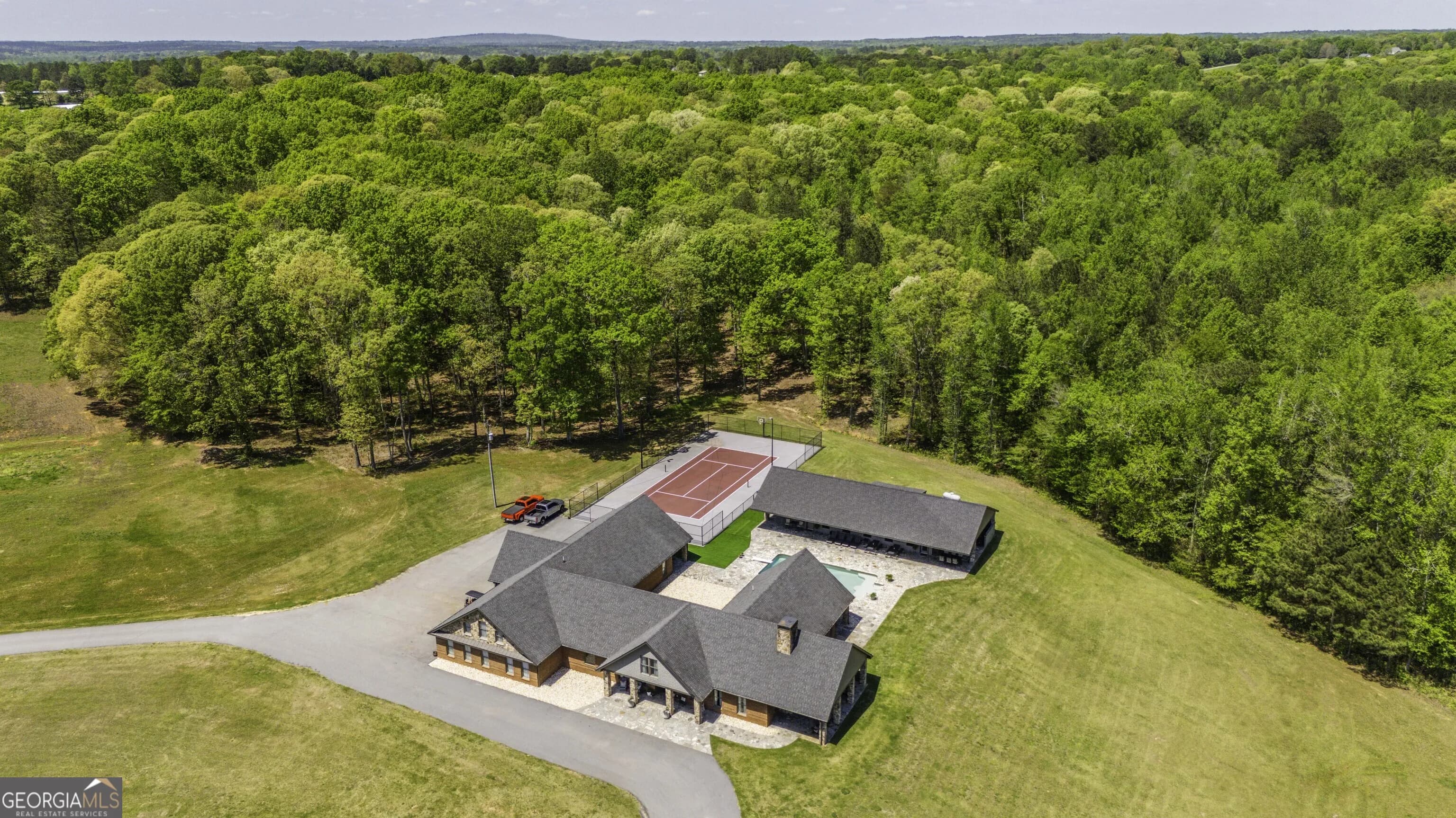 1600 Happy Hollow Rd — photo 2 of 48