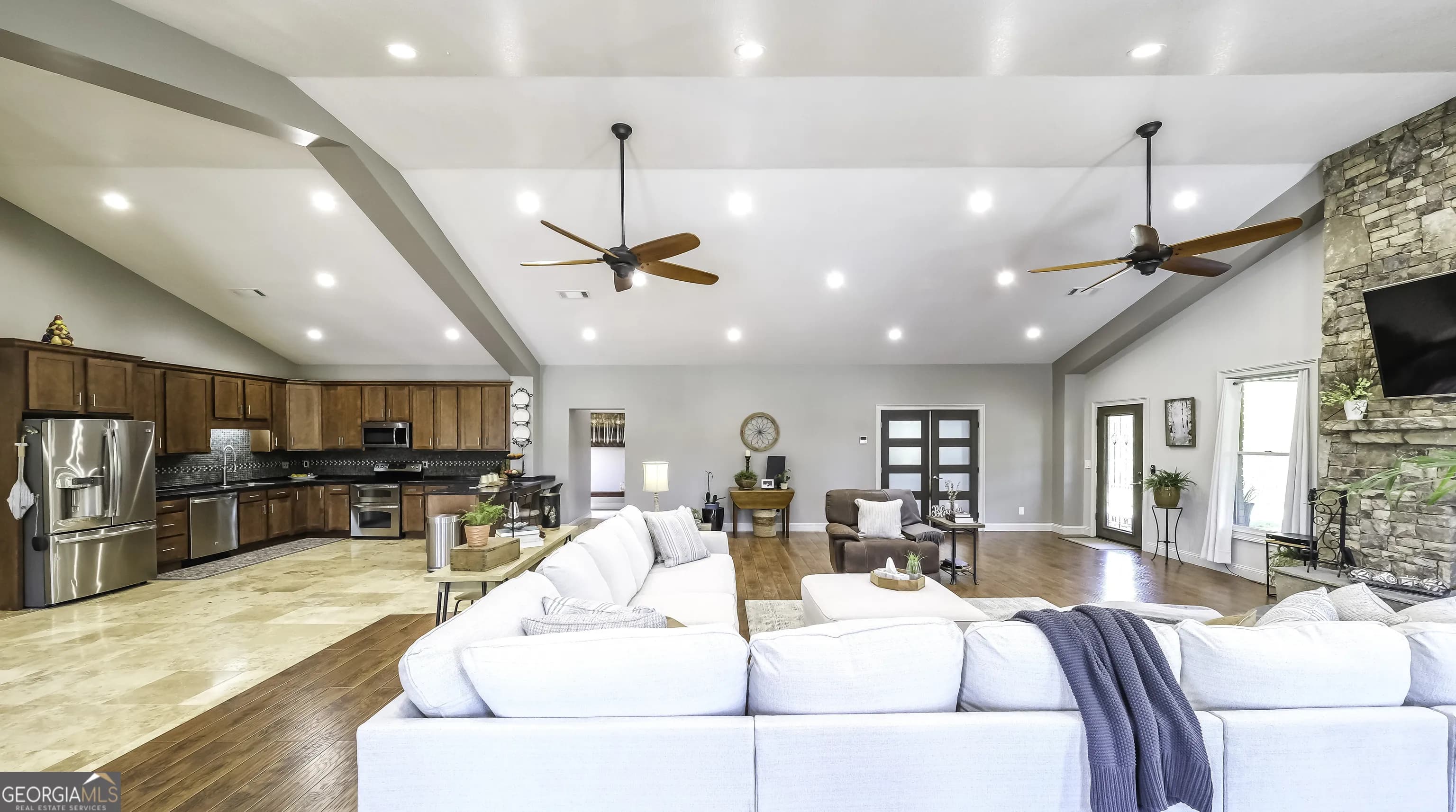1600 Happy Hollow Rd — photo 17 of 48