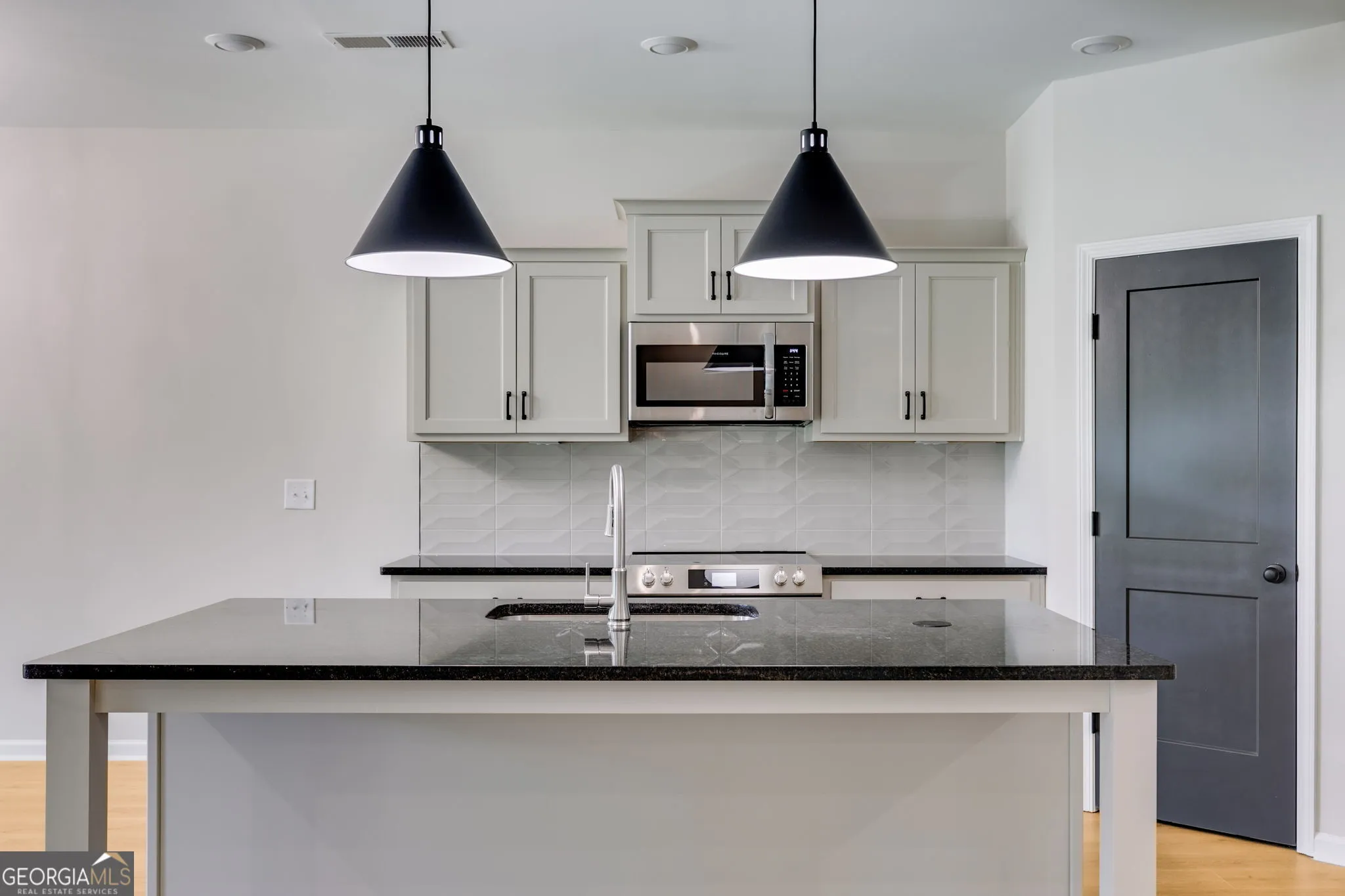 10 Avery Rd — photo 7 of 46
