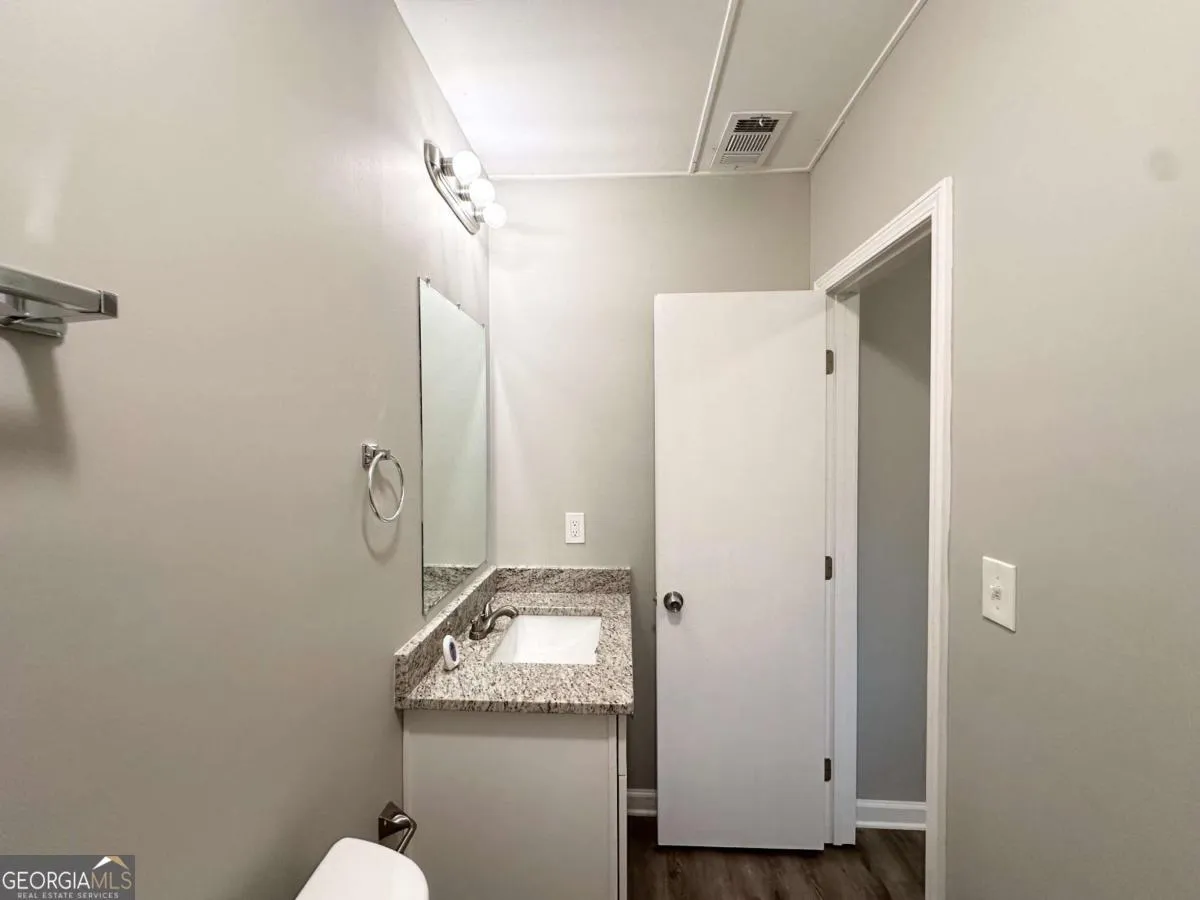 3948 Regent St — photo 8 of 19