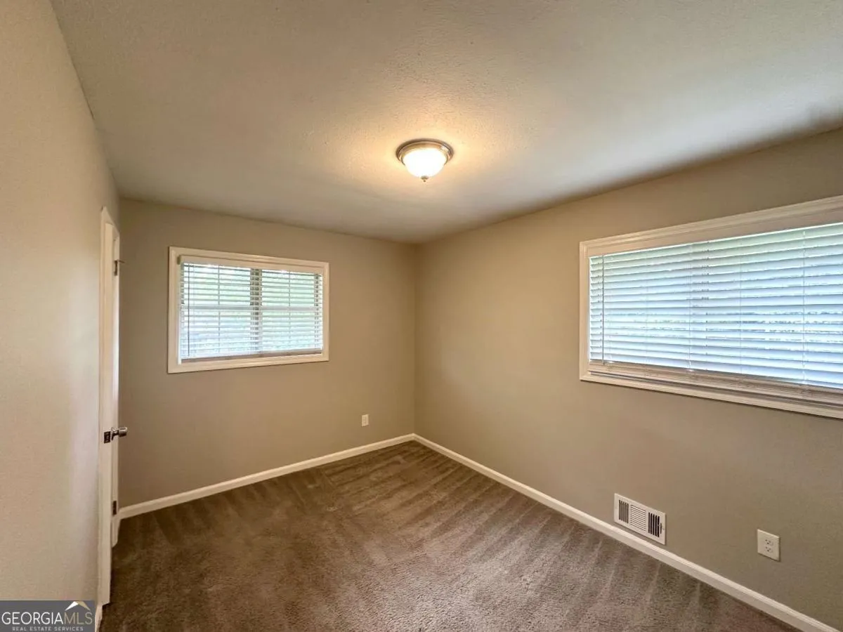 3948 Regent St — photo 4 of 19