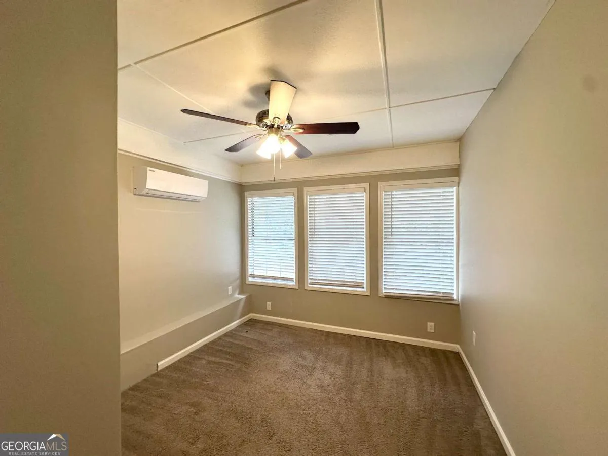 3948 Regent St — photo 10 of 19