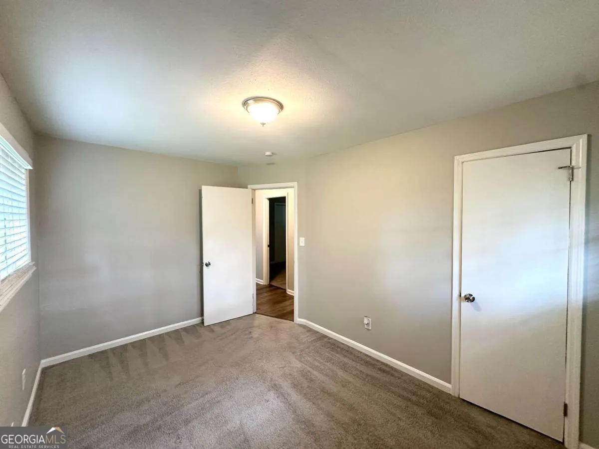 3948 Regent St — photo 3 of 19