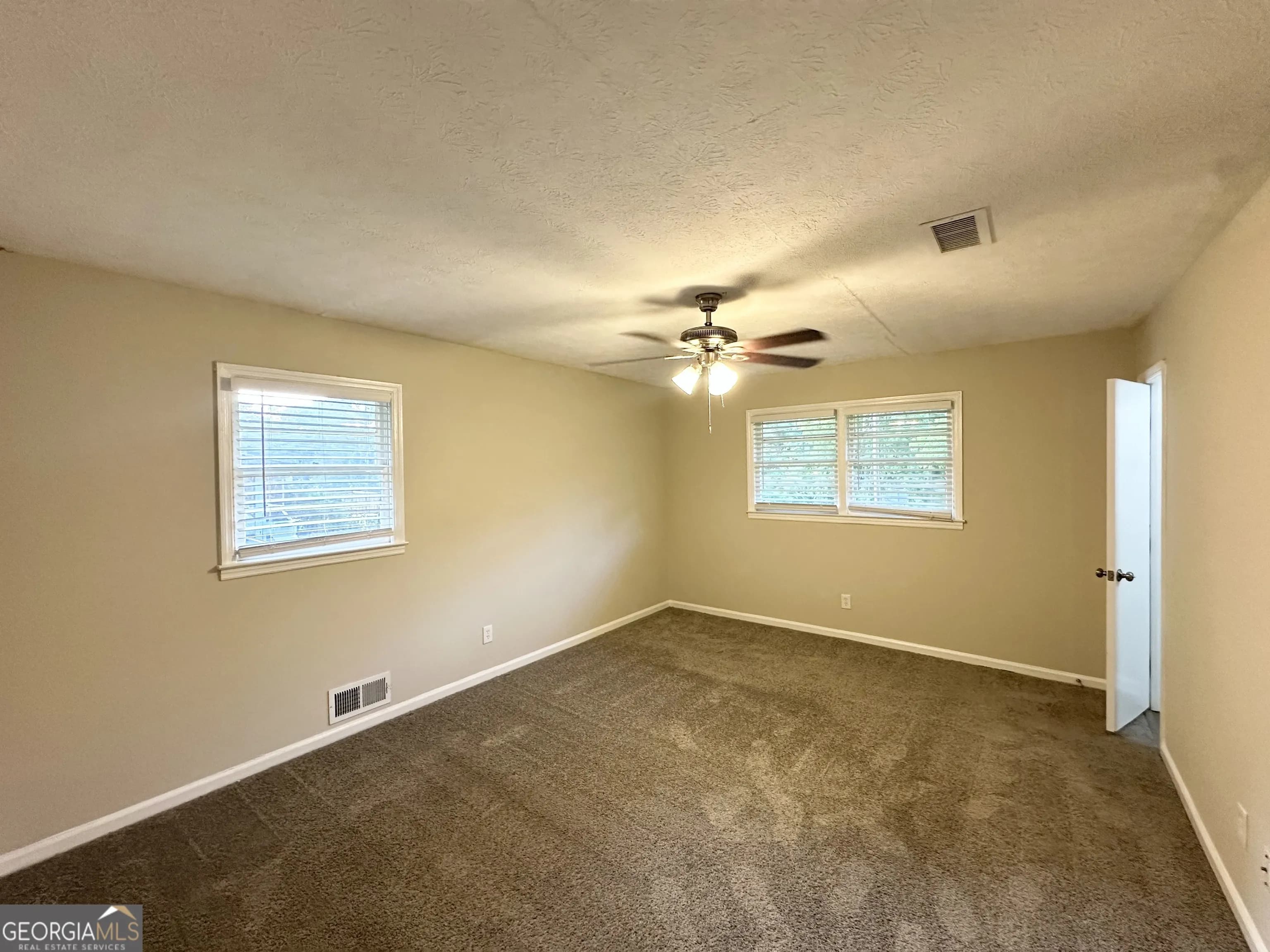 3403 Linda Dr — photo 8 of 10