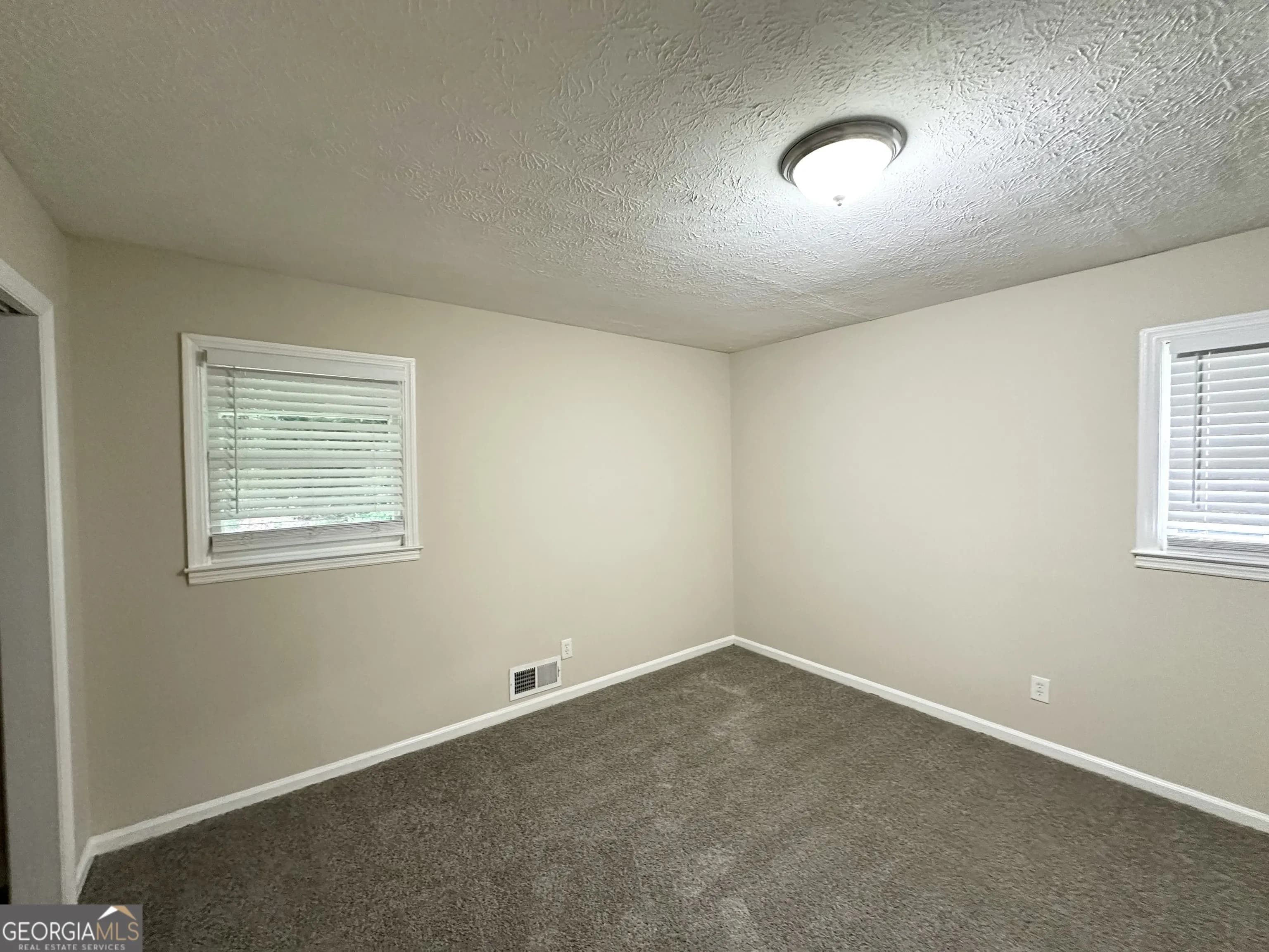 3403 Linda Dr — photo 7 of 10