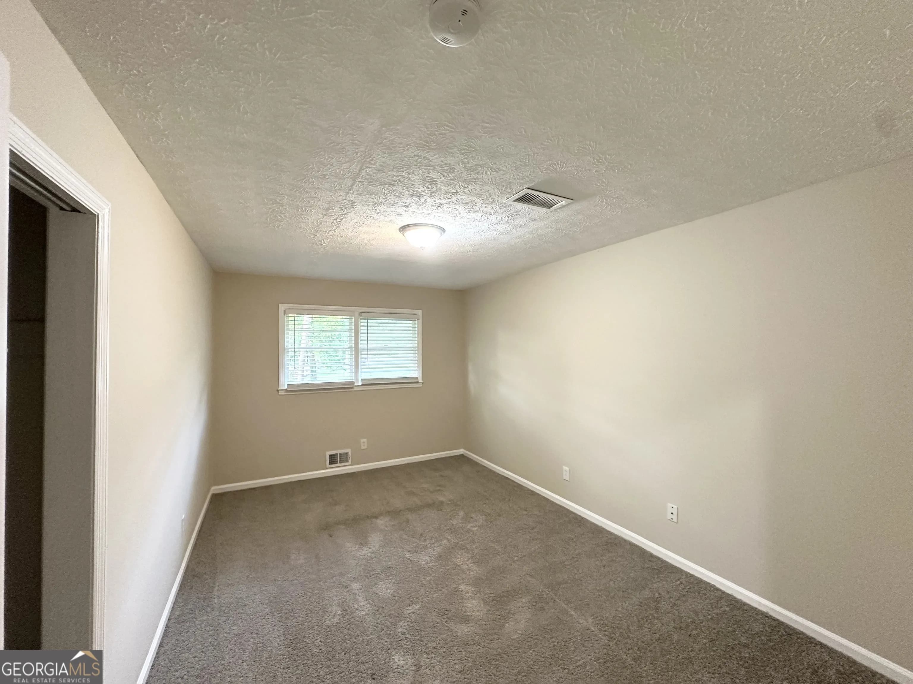 3403 Linda Dr — photo 5 of 10