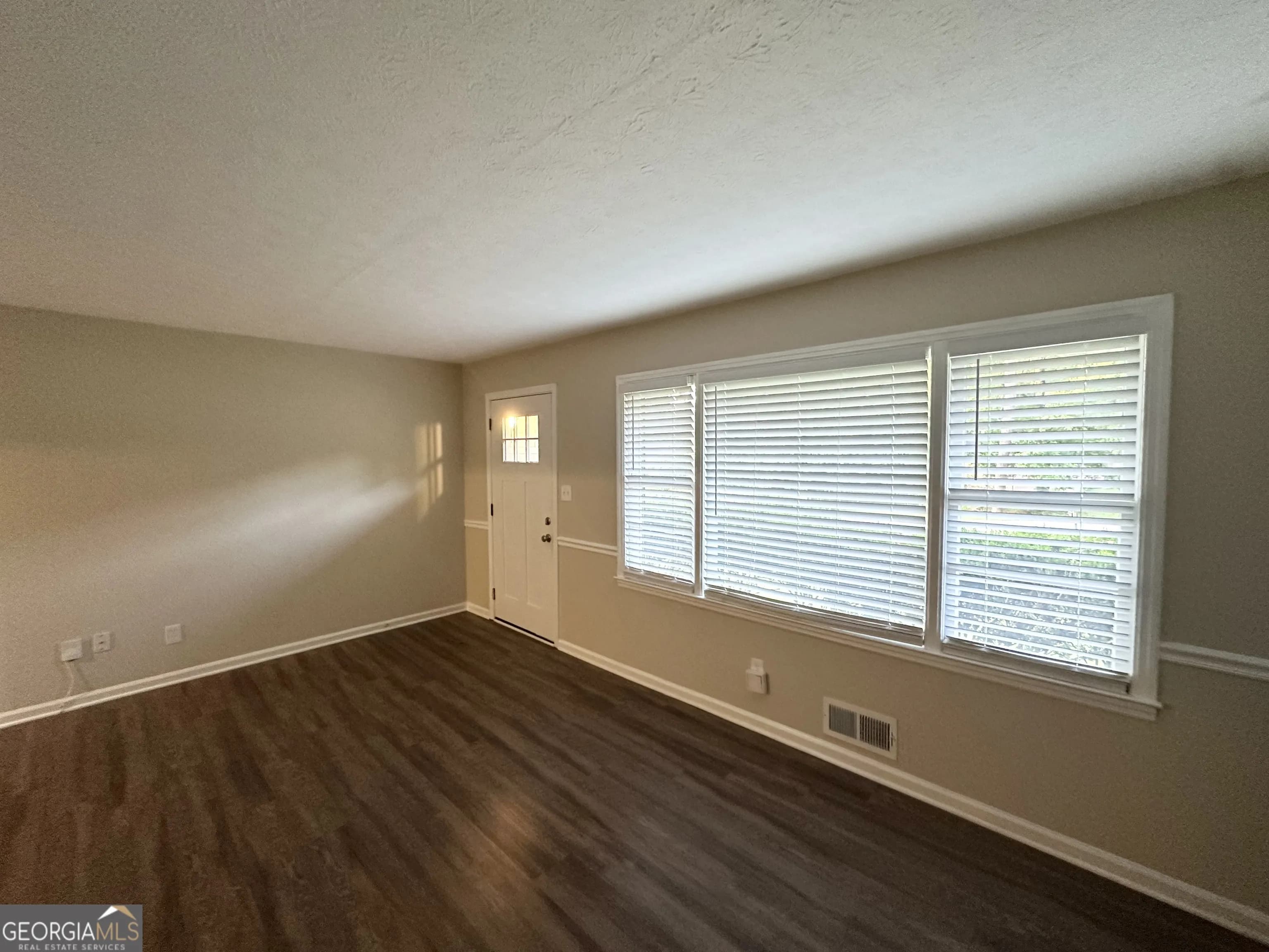 3403 Linda Dr — photo 3 of 10