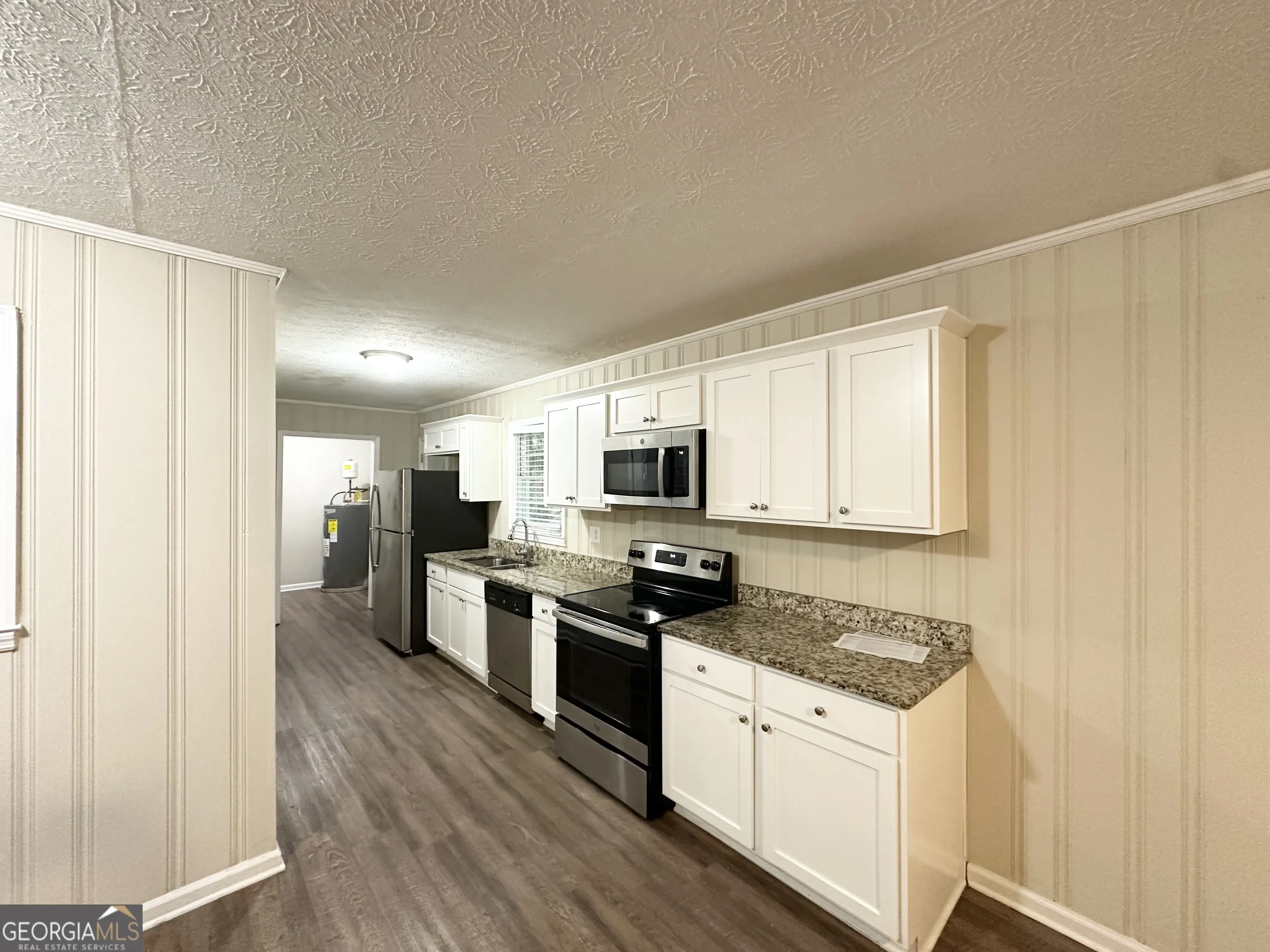 3403 Linda Dr — photo 4 of 10