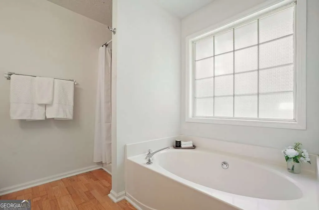 54 Crestwood Dr — photo 5 of 25