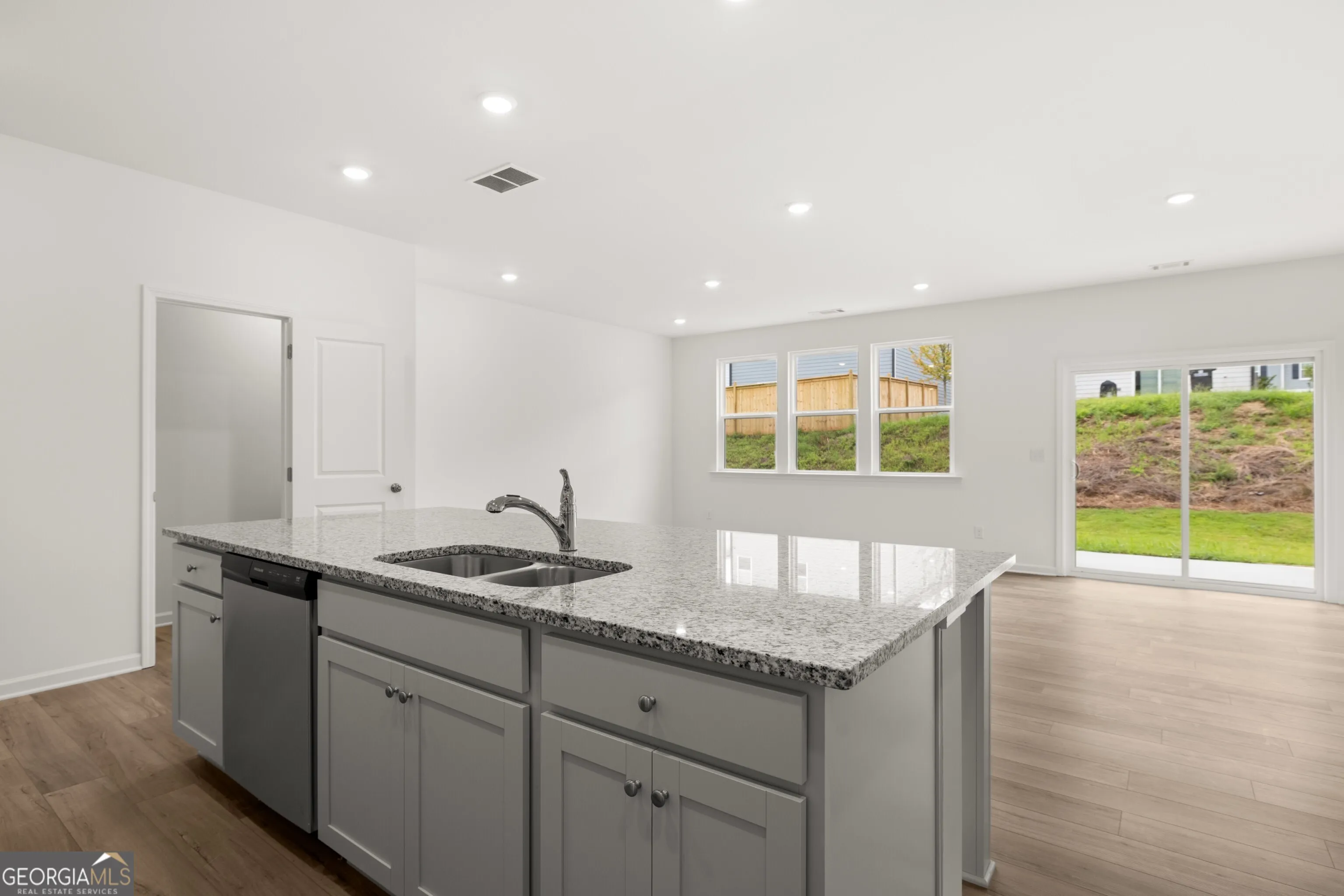 2286 Linden Pass — photo 3 of 35