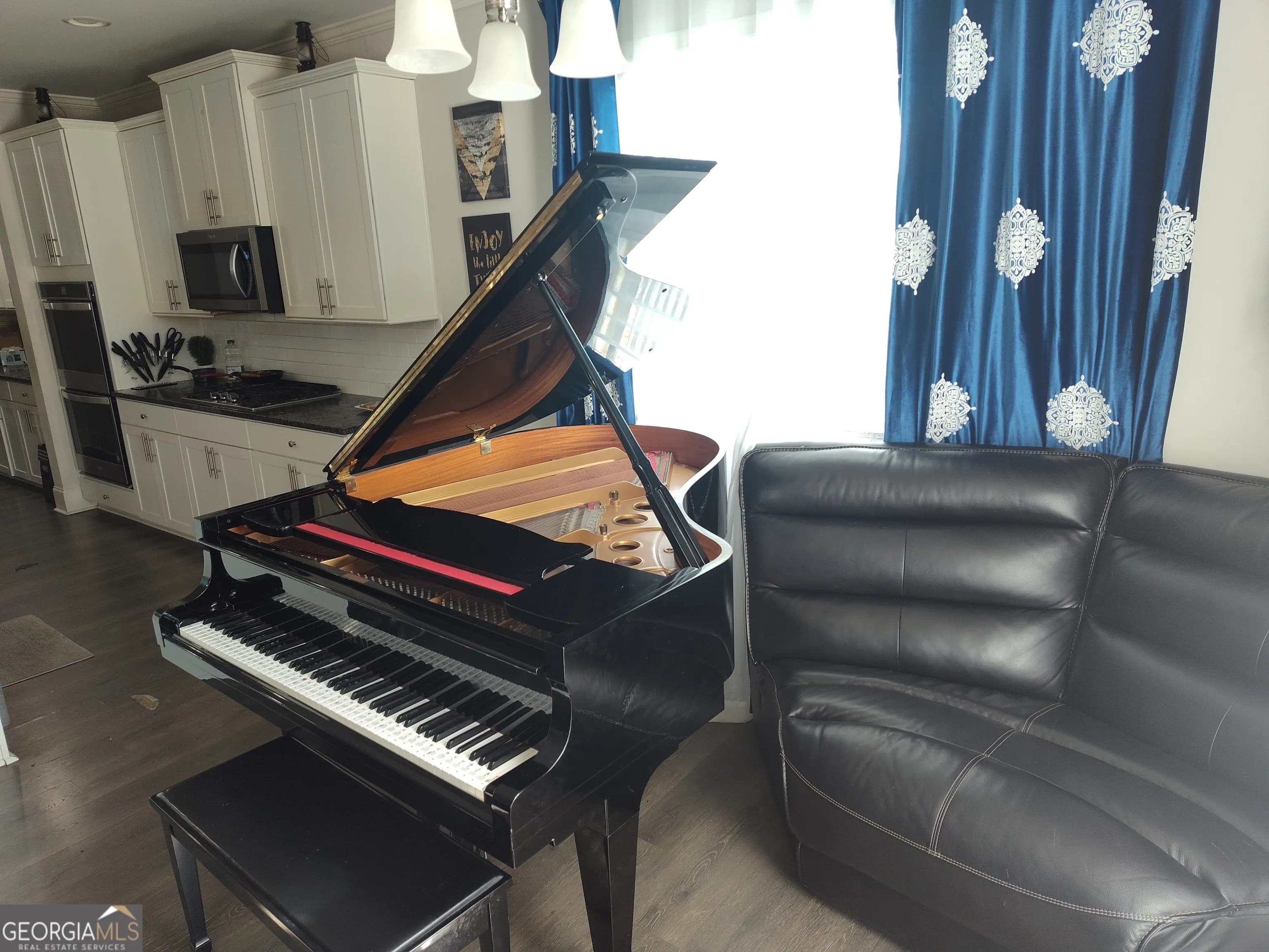 28 Tea Rose Ln — photo 3 of 25