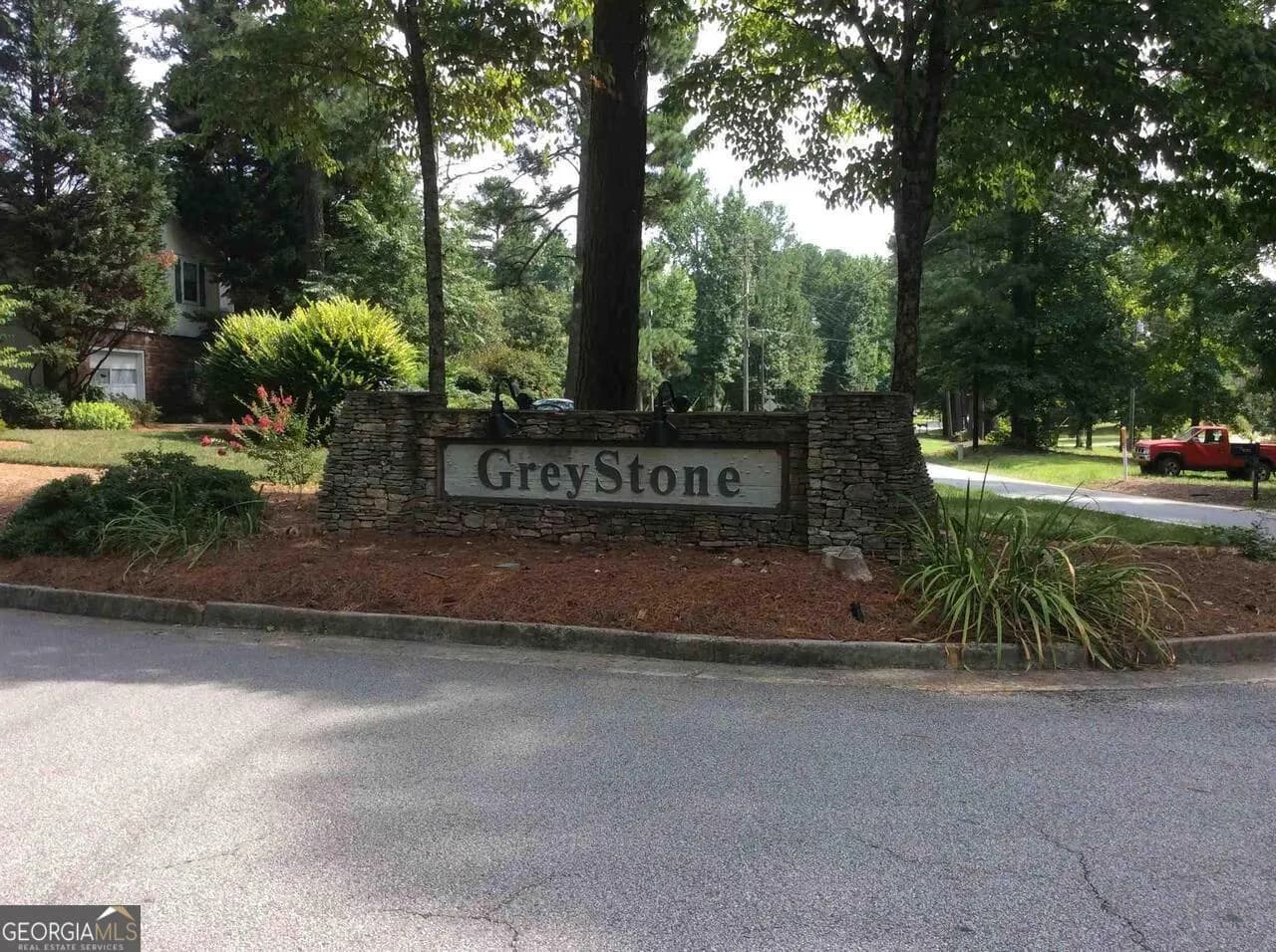 352 Greystone Ln — photo 2 of 8