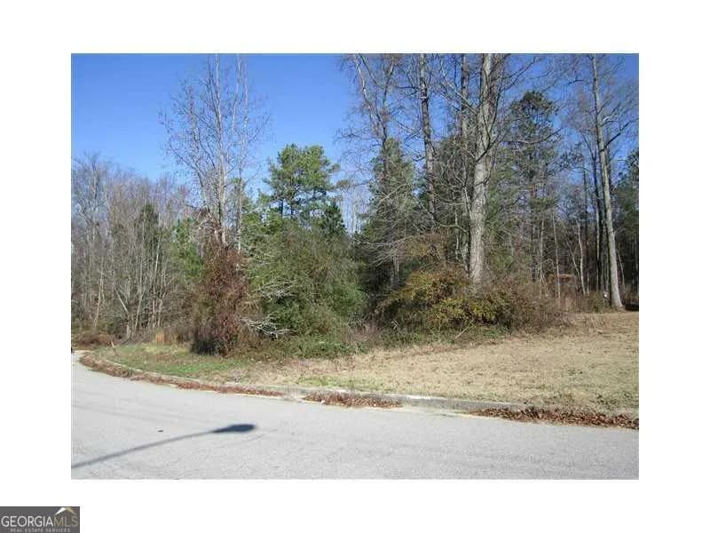 352 Greystone Ln — photo 4 of 8