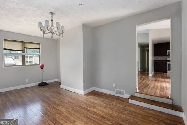 8955 Ochil Ln — photo 6 of 31