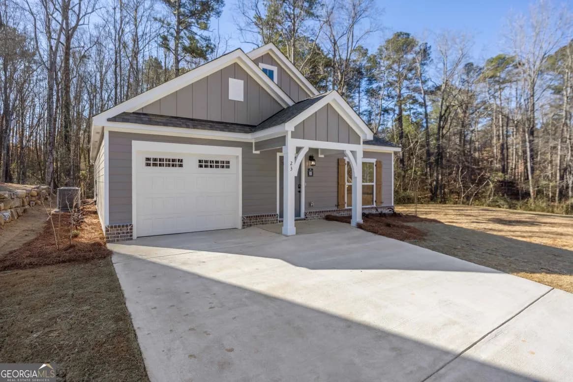 23 River's Edge Ln — photo 2 of 32