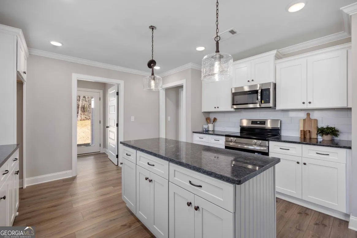 18 River's Edge Ln — photo 4 of 29