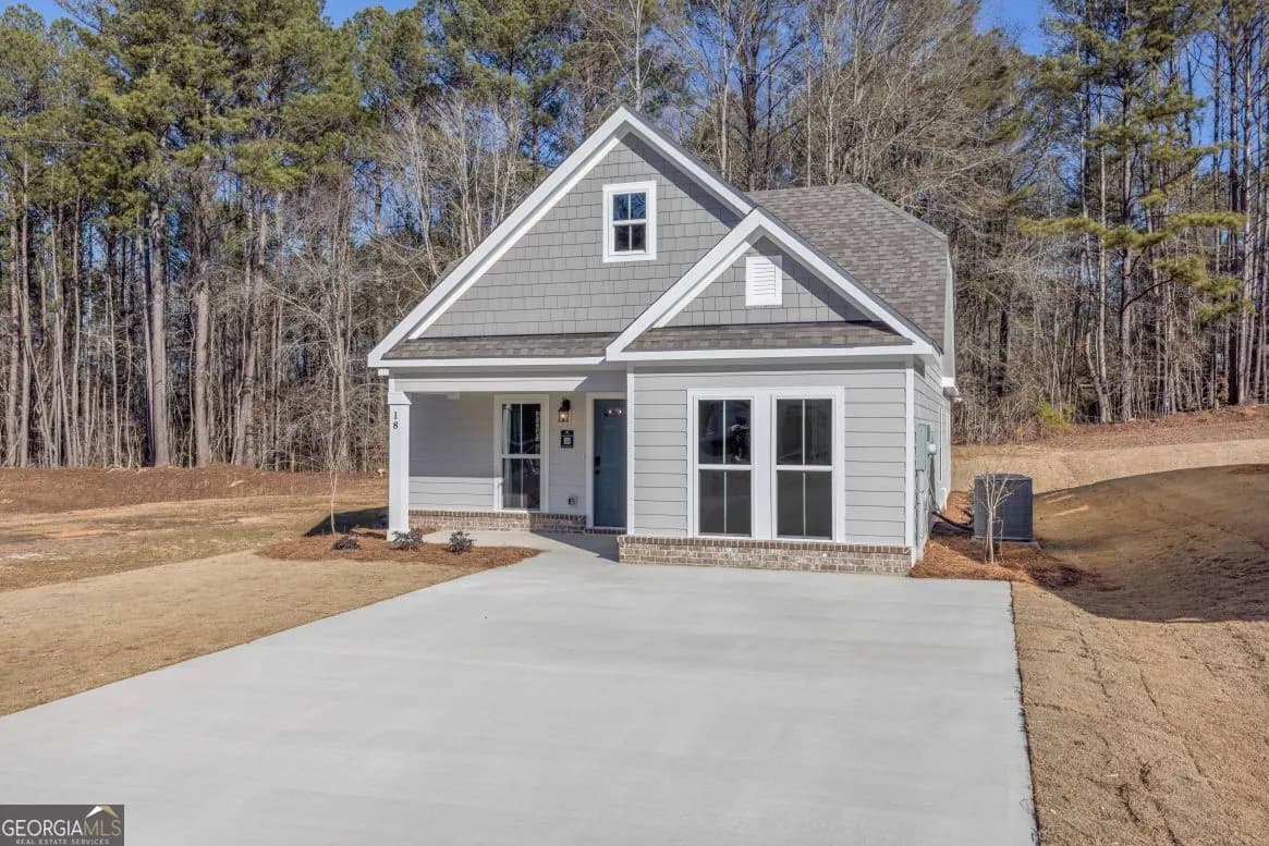 18 River's Edge Ln — photo 2 of 29