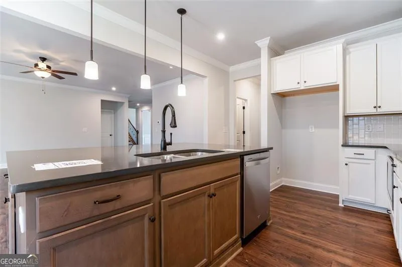 3664 Thornhill Ct — photo 3 of 37
