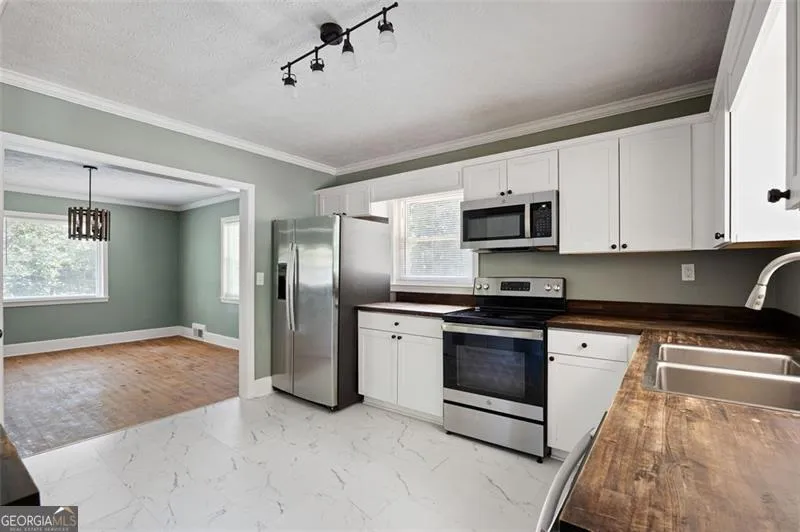 250 Memorial Dr — photo 6 of 55