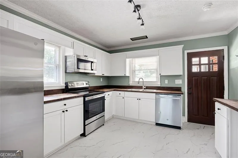 250 Memorial Dr — photo 5 of 55