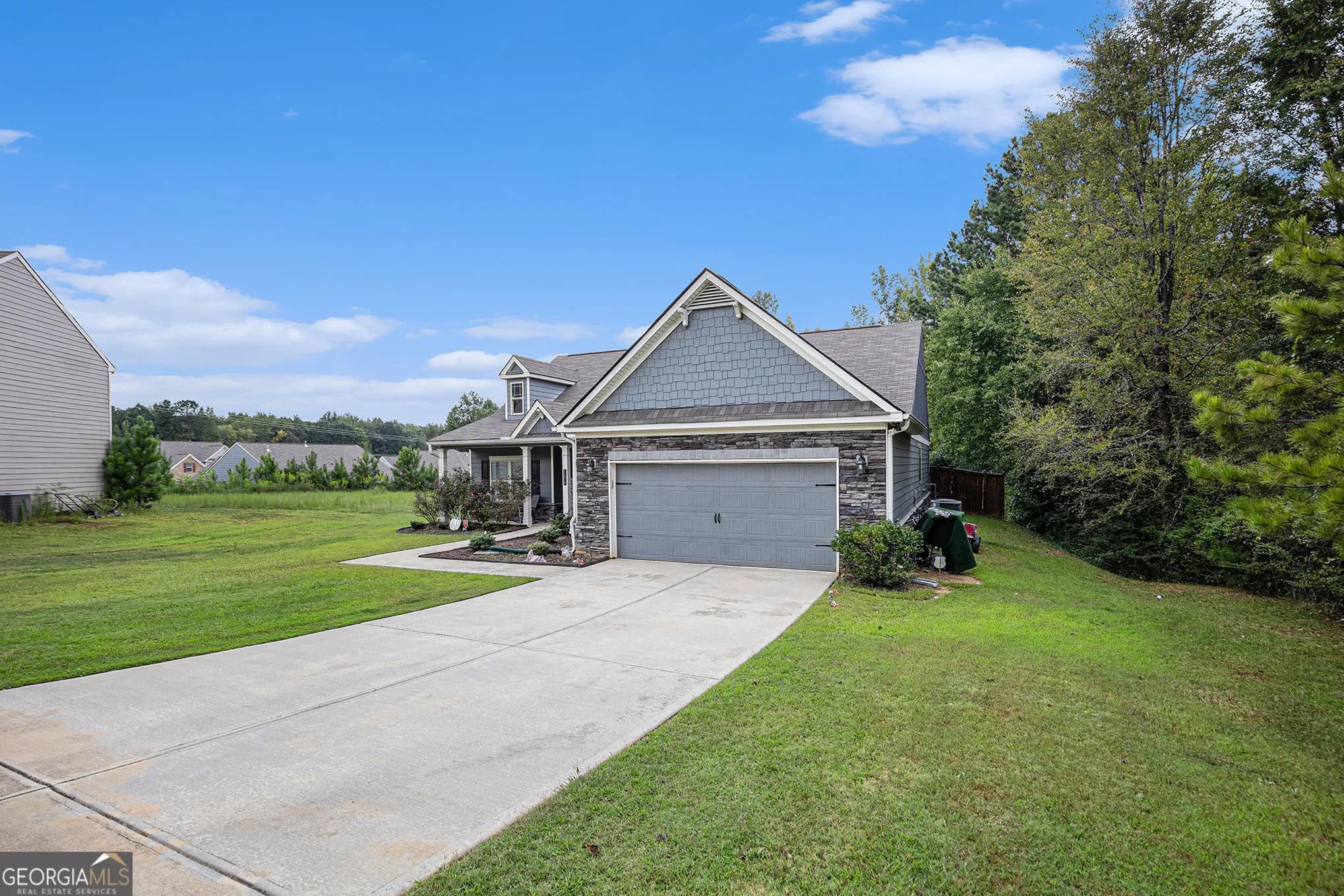 7475 Sydnee Ct — photo 2 of 25