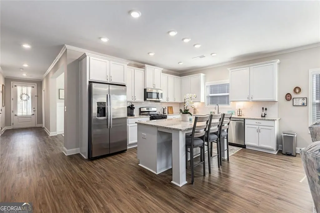 87 Colonial Ter — photo 4 of 26