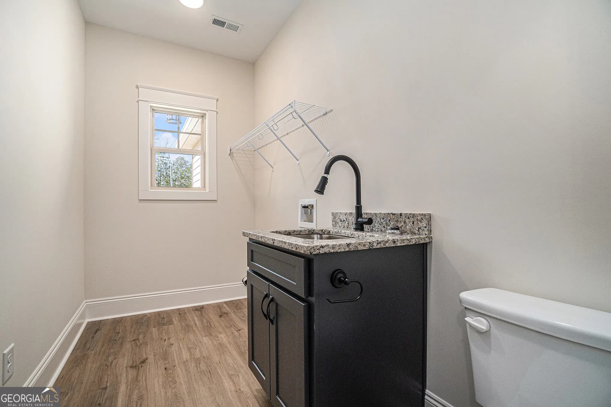 711 Charlotte Ln — photo 18 of 33