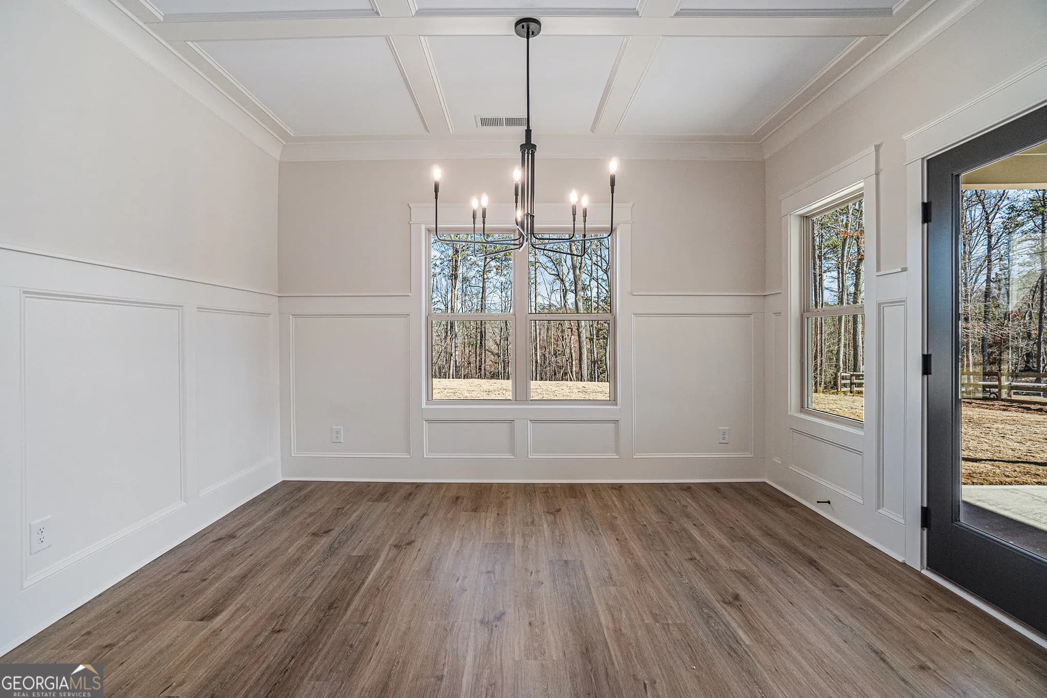 711 Charlotte Ln — photo 3 of 33