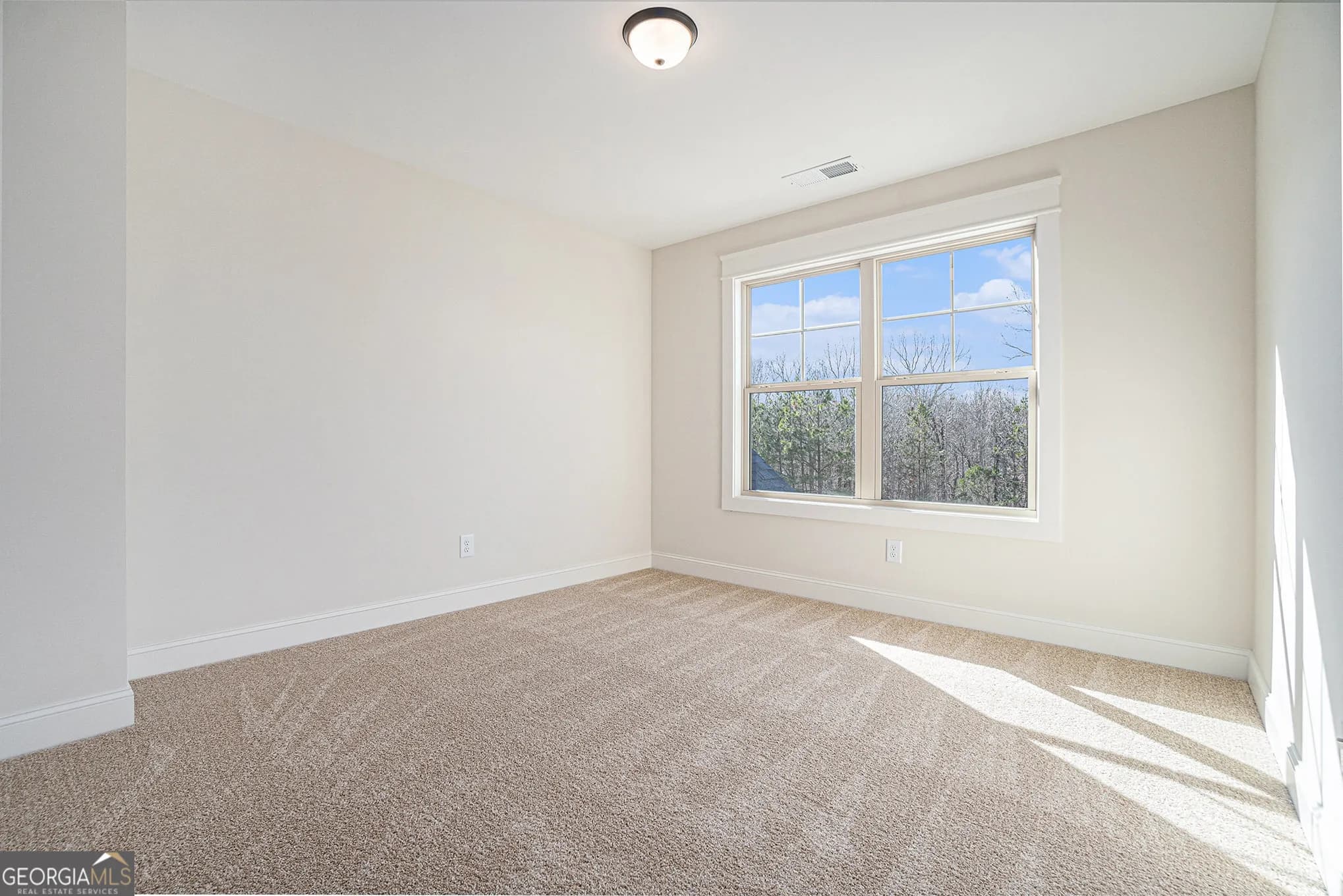 711 Charlotte Ln — photo 14 of 33