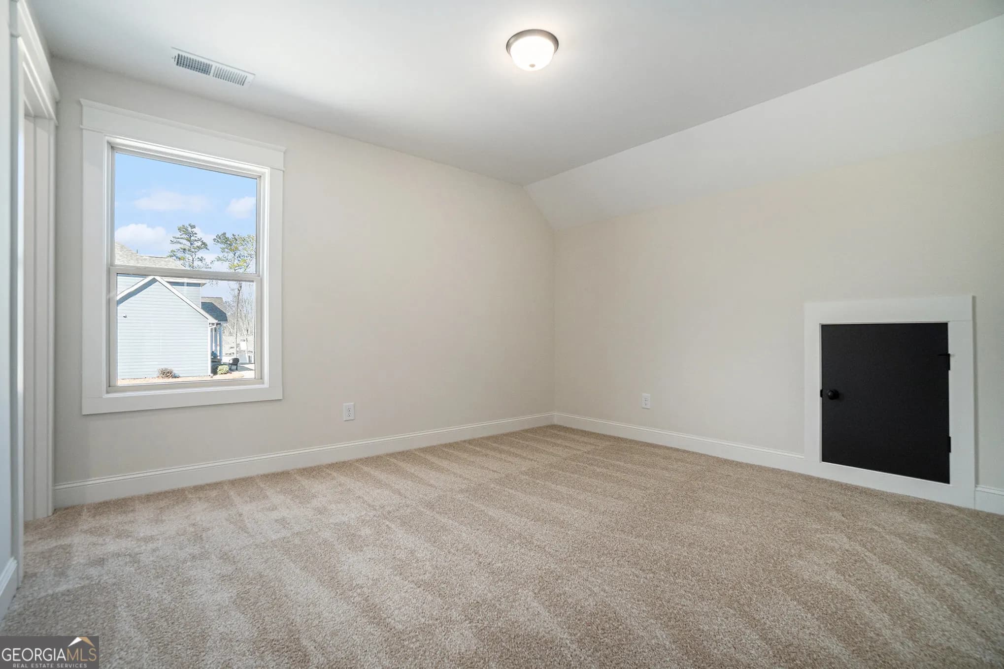 711 Charlotte Ln — photo 15 of 33