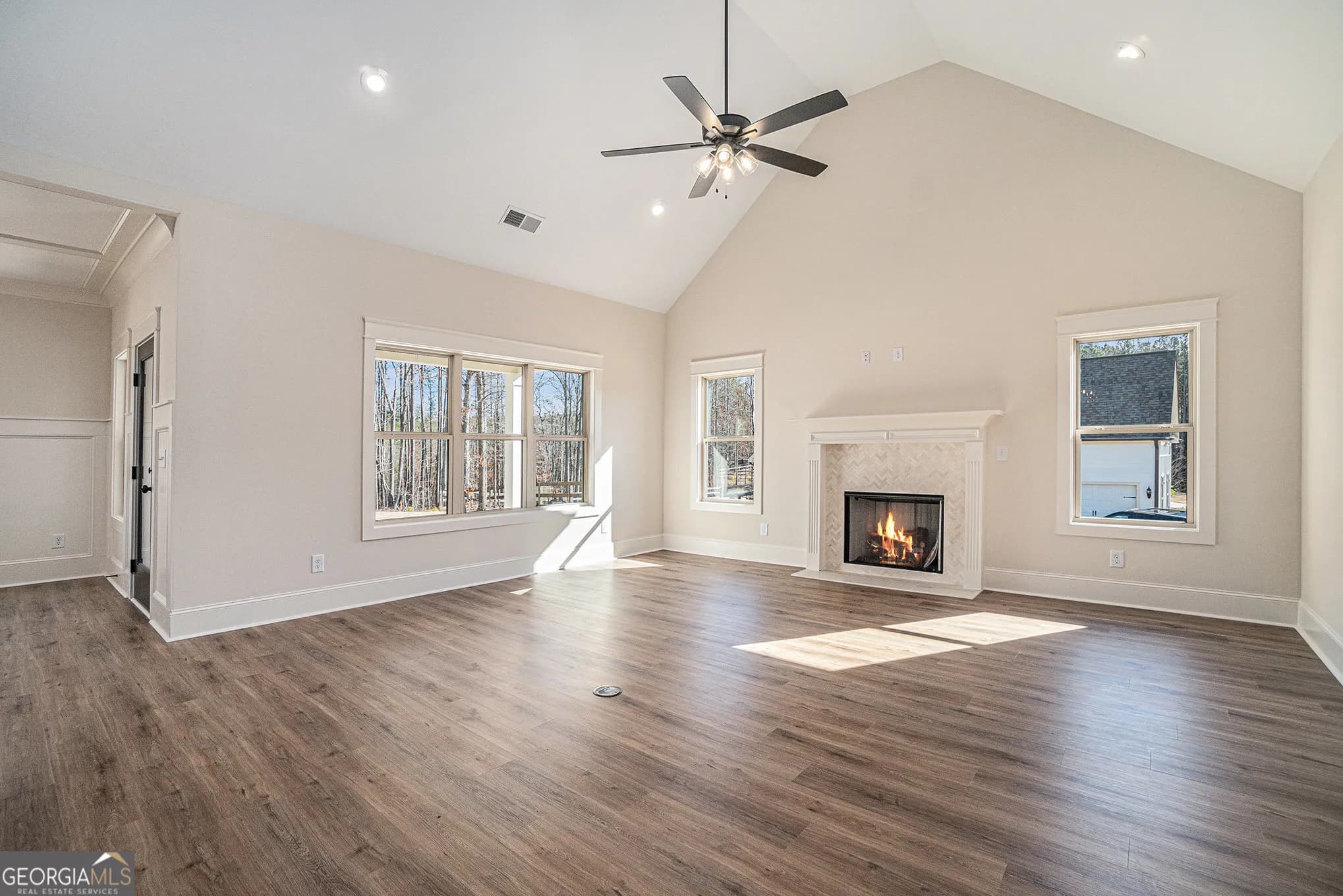 711 Charlotte Ln — photo 28 of 33