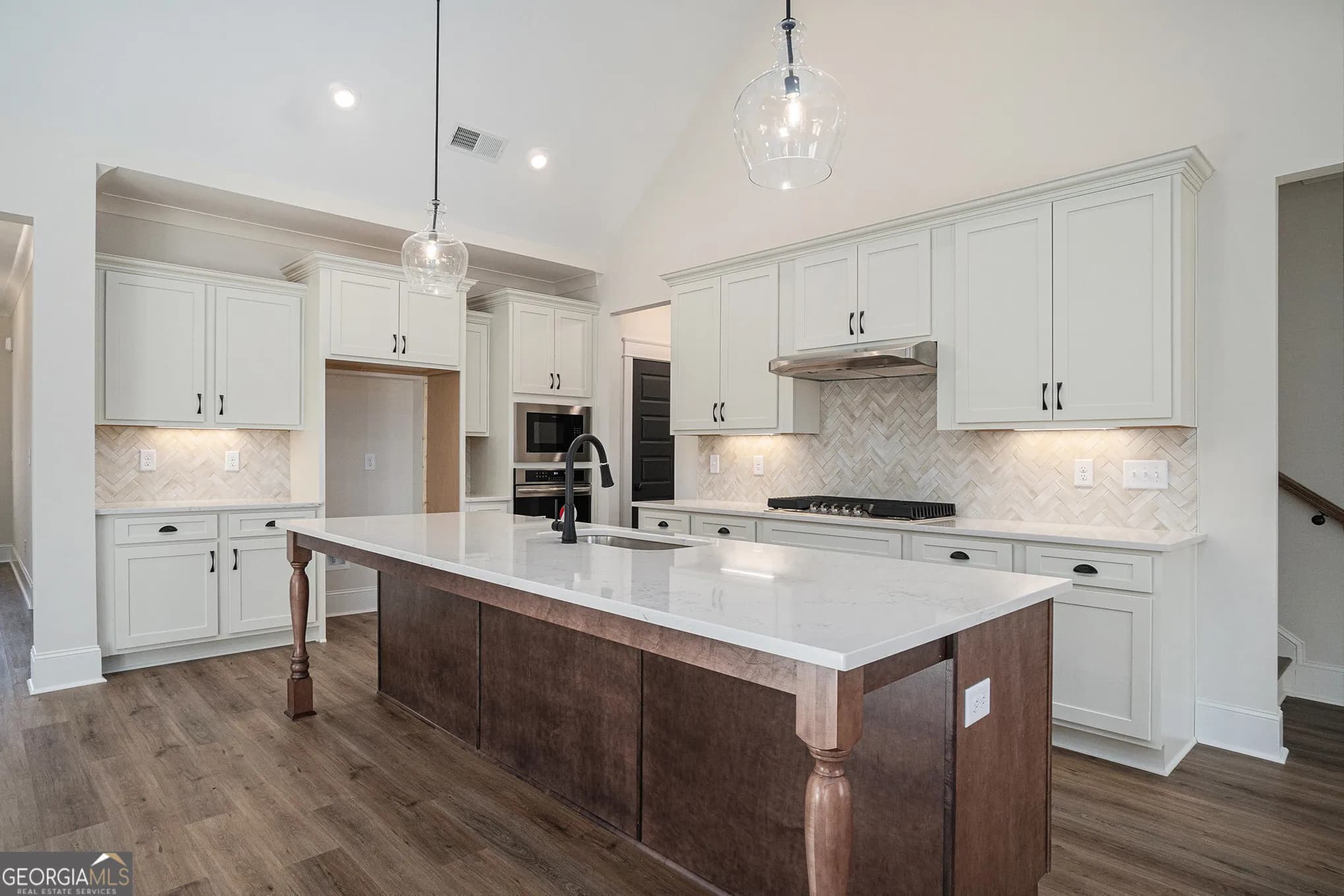 711 Charlotte Ln — photo 32 of 33