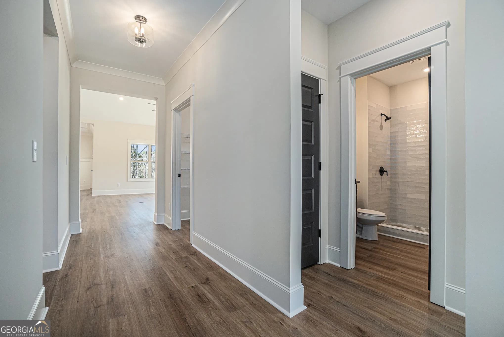 711 Charlotte Ln — photo 4 of 33