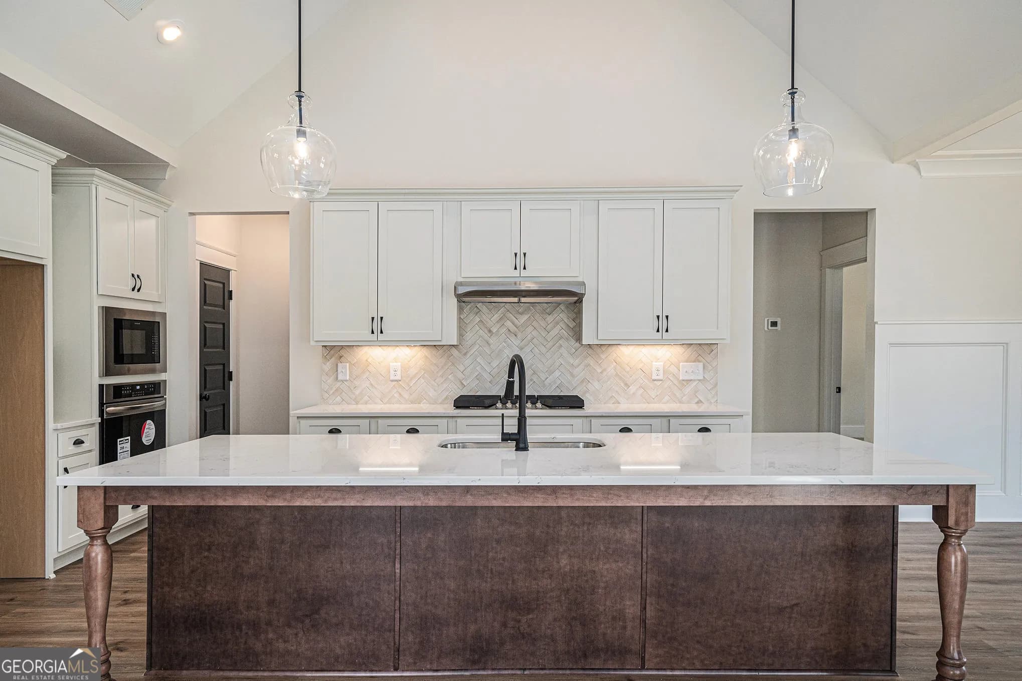711 Charlotte Ln — photo 31 of 33