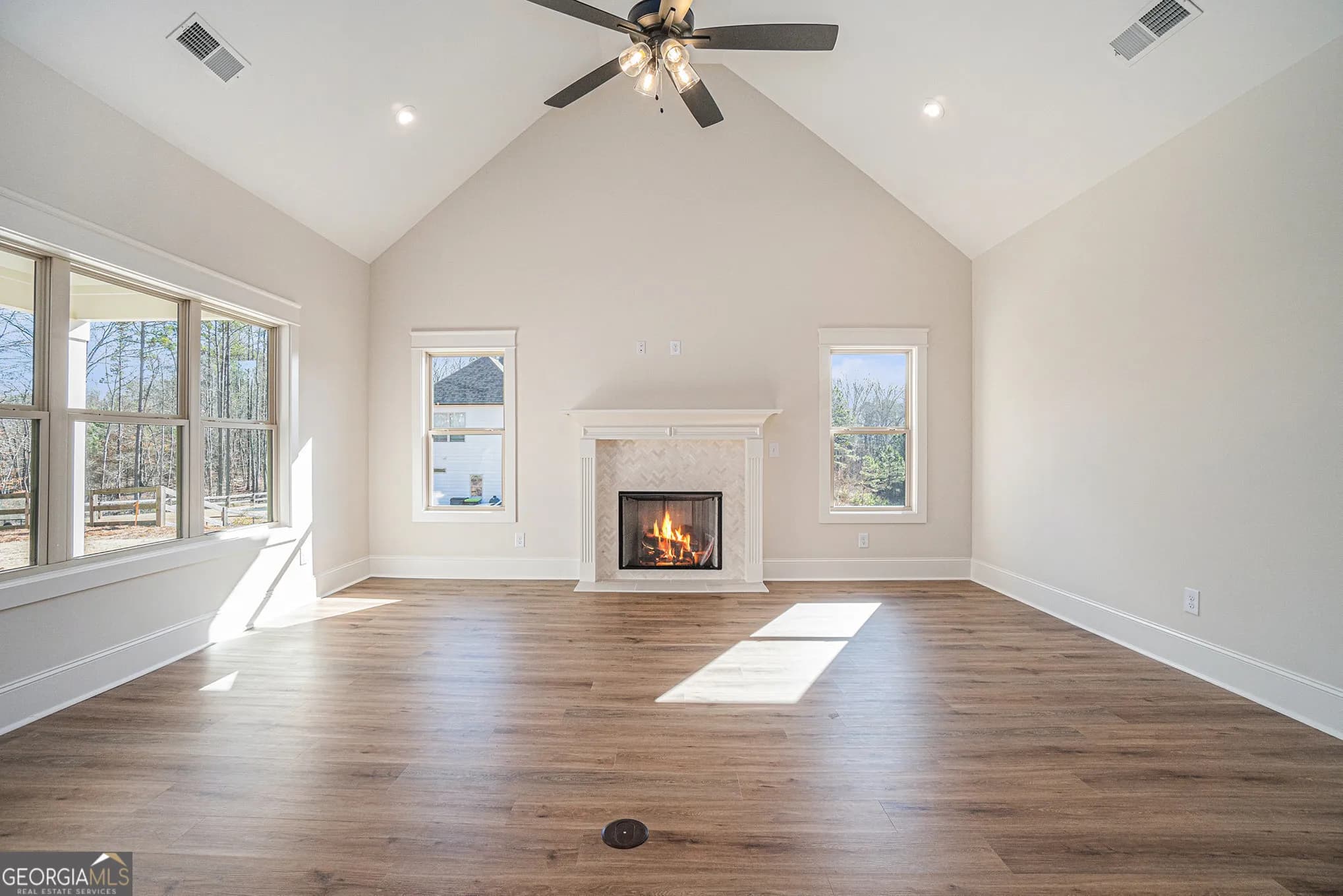 711 Charlotte Ln — photo 29 of 33
