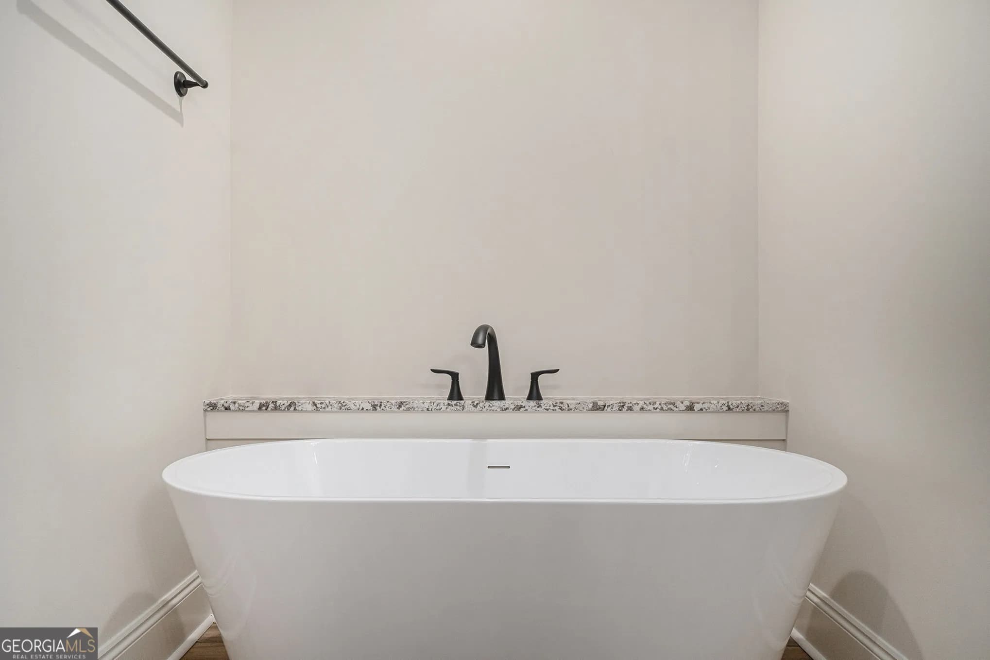 711 Charlotte Ln — photo 10 of 33