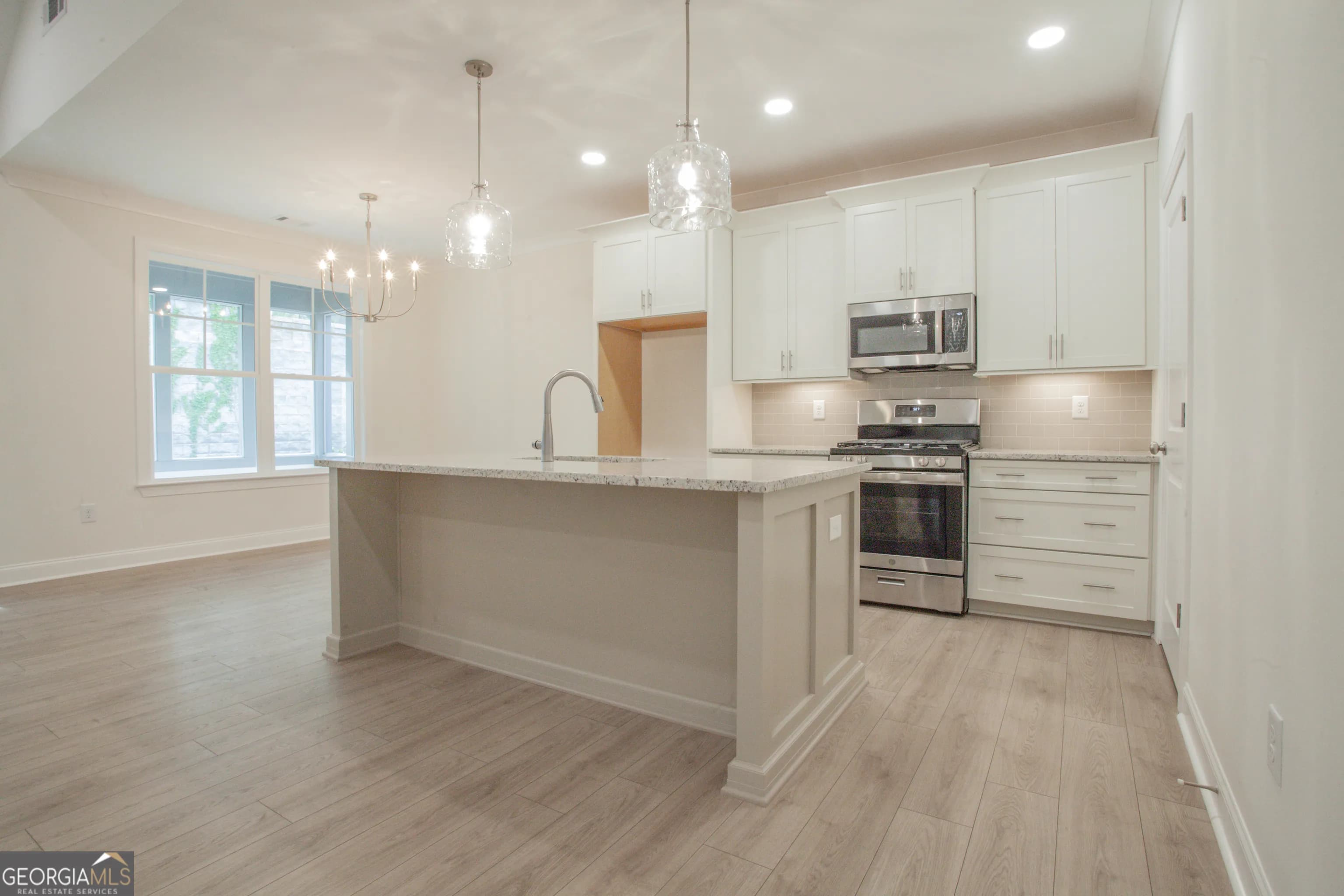390 Maple View Dr — photo 12 of 18
