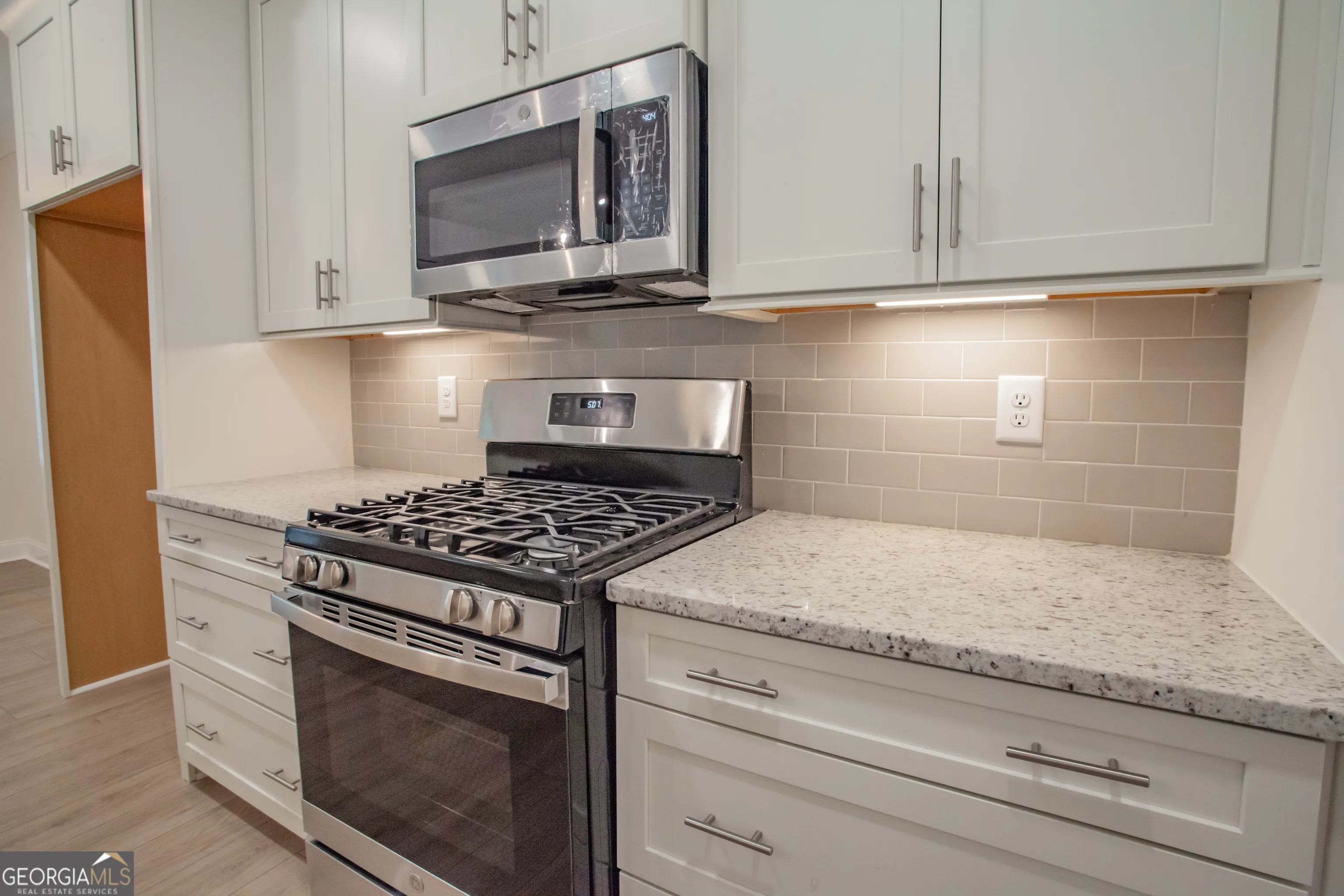 390 Maple View Dr — photo 14 of 18