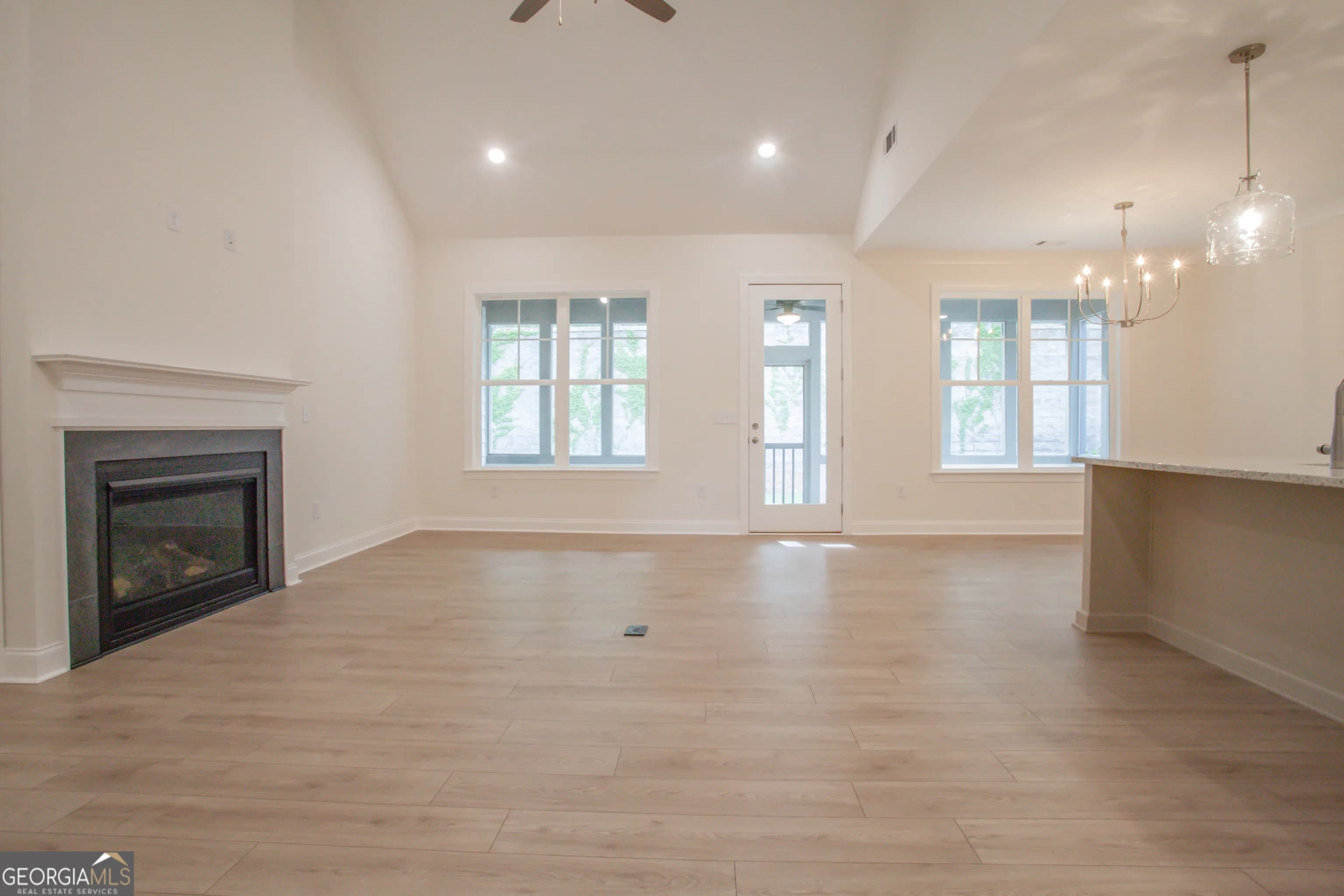 390 Maple View Dr — photo 15 of 18