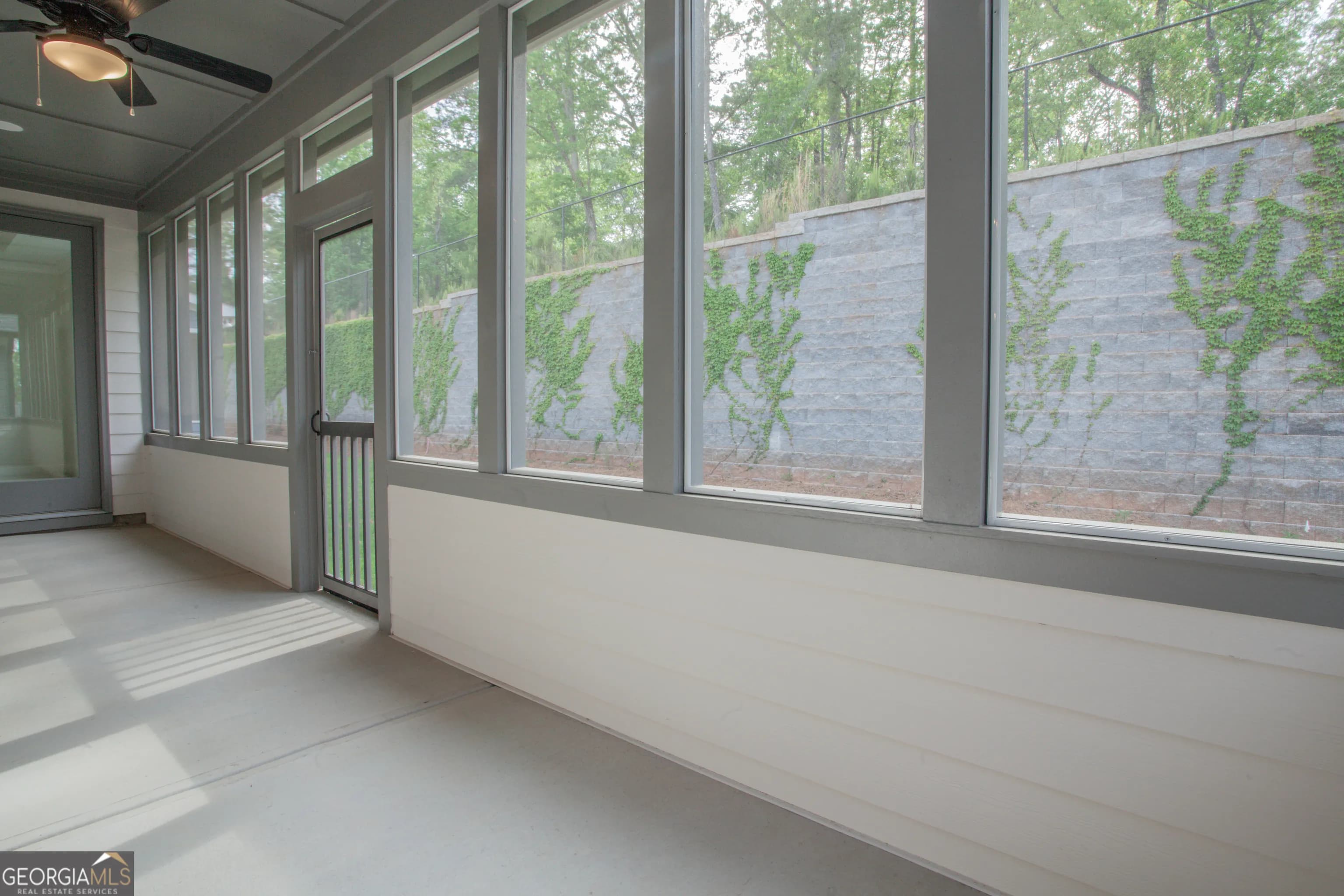 390 Maple View Dr — photo 10 of 18