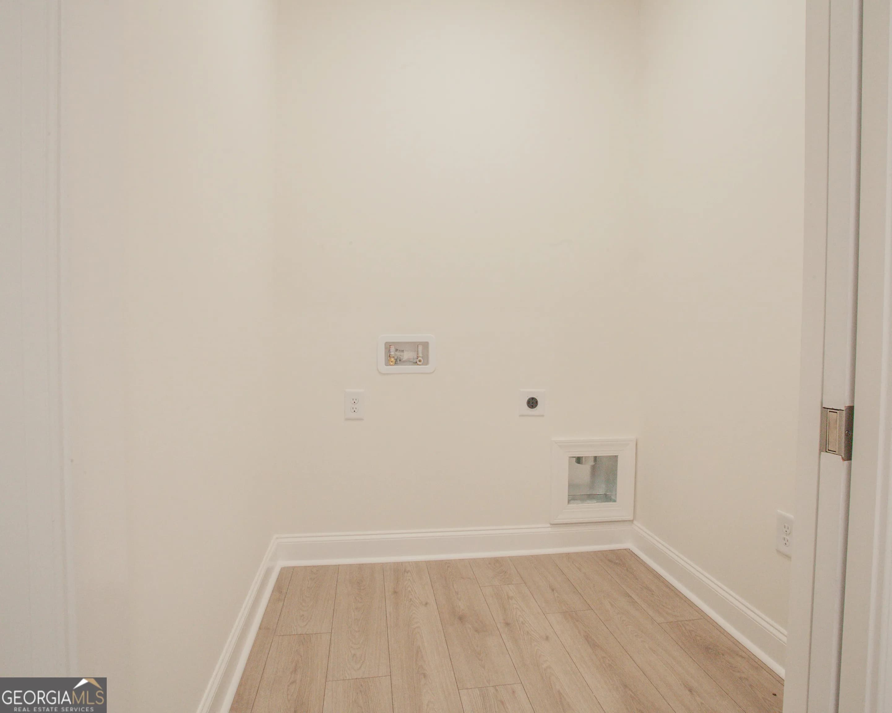 390 Maple View Dr — photo 8 of 18