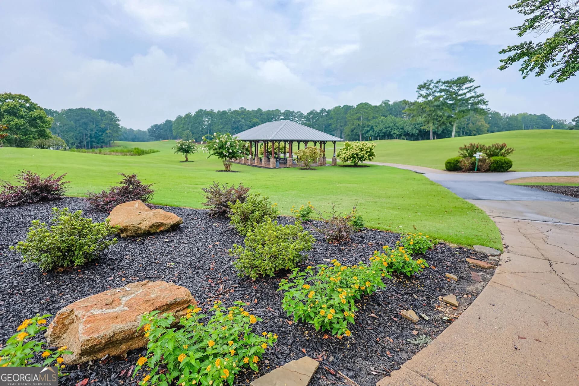 8073 Longleaf Dr — photo 3 of 14