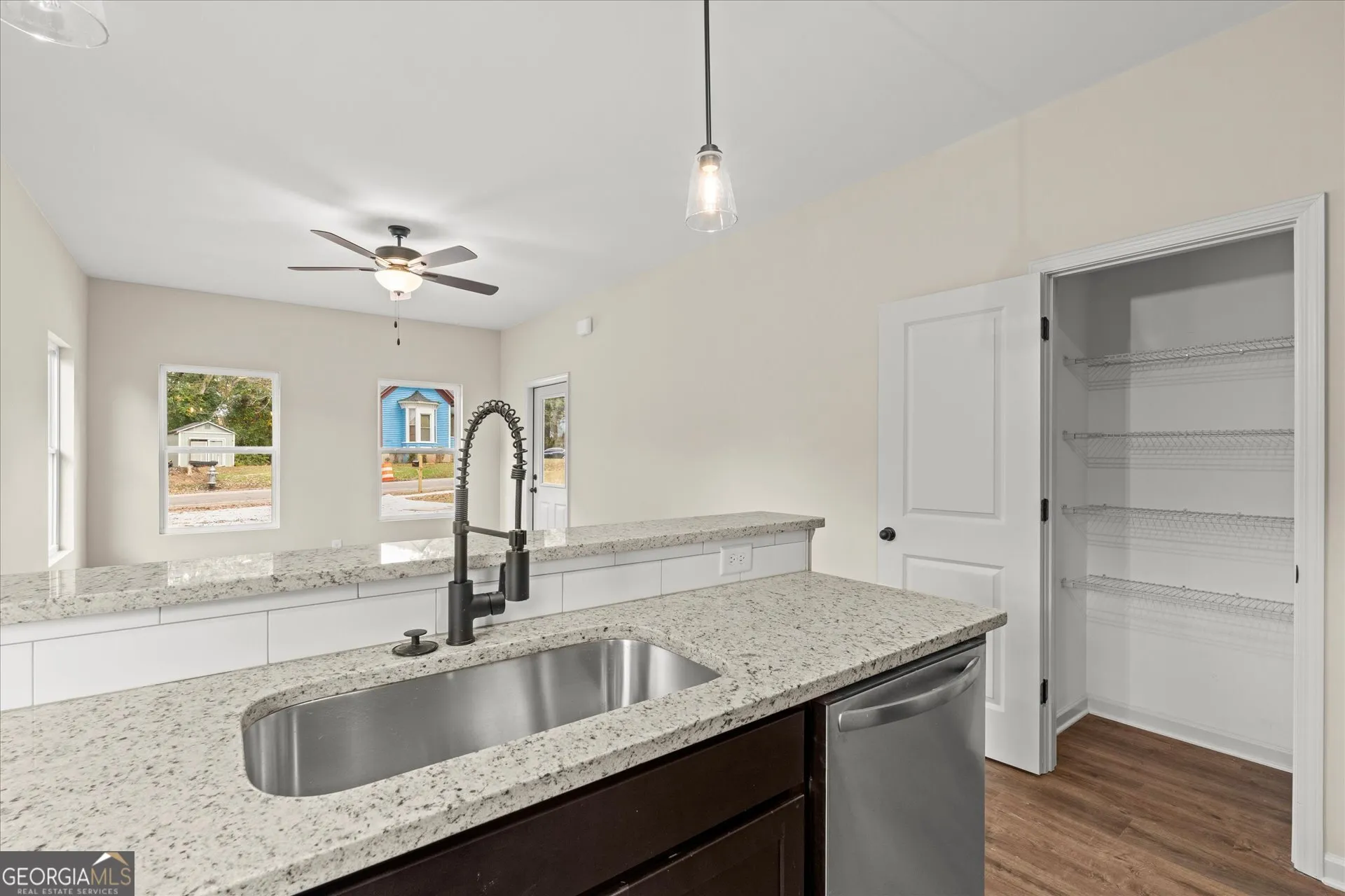 654 King St — photo 4 of 35