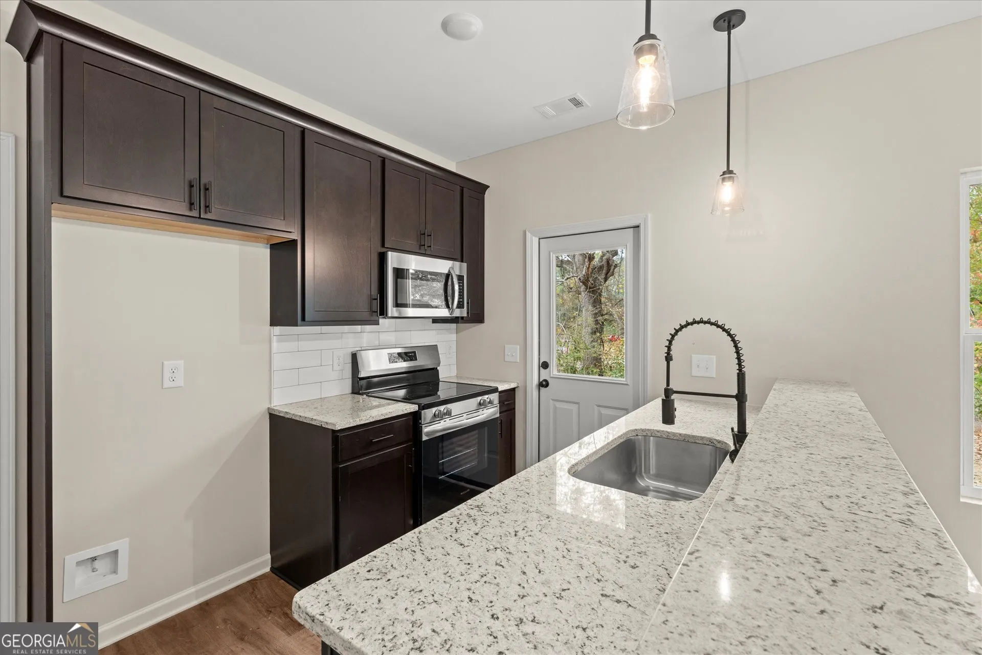 654 King St — photo 34 of 35