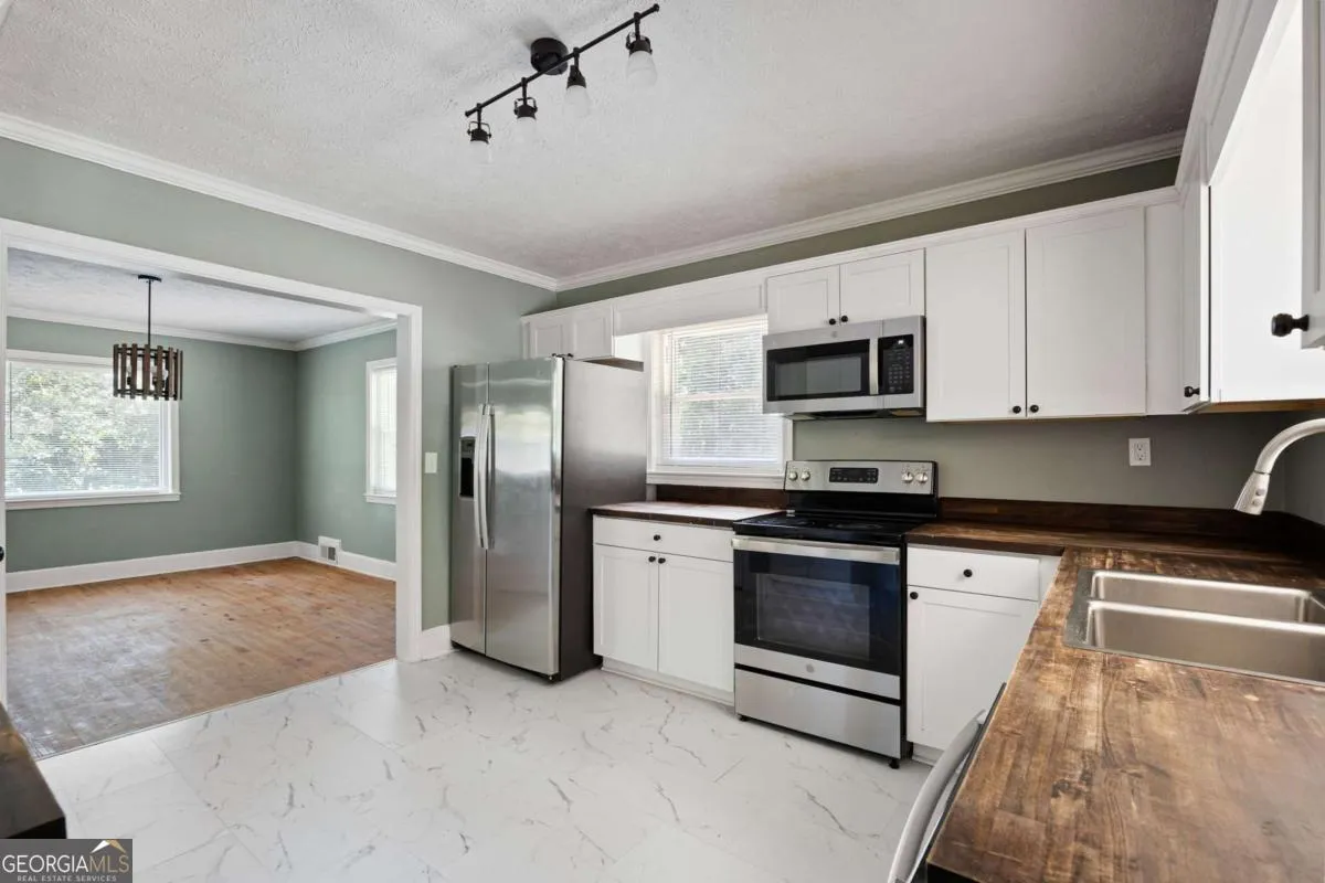 250 Memorial Dr — photo 5 of 54