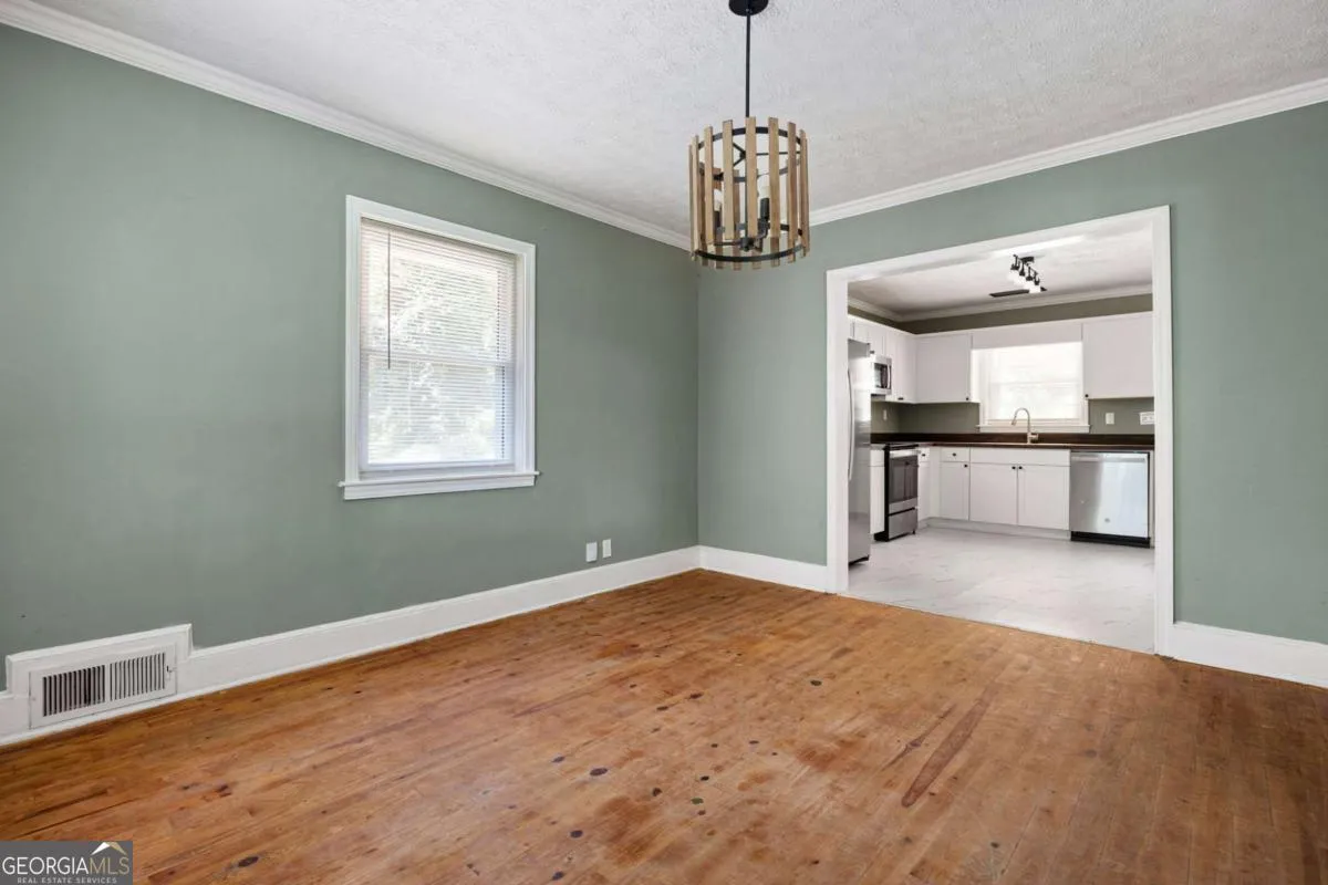 250 Memorial Dr — photo 3 of 54