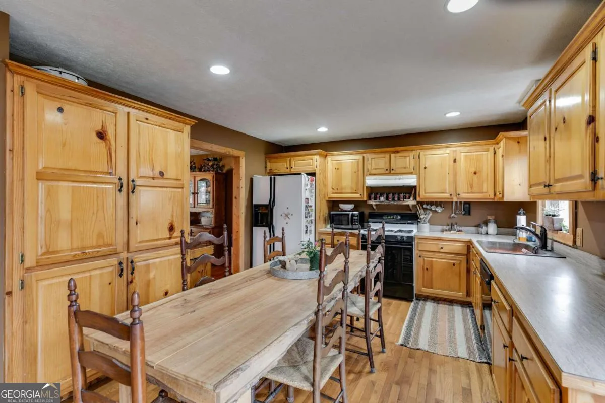 630 Stoney Point Rd — photo 5 of 41