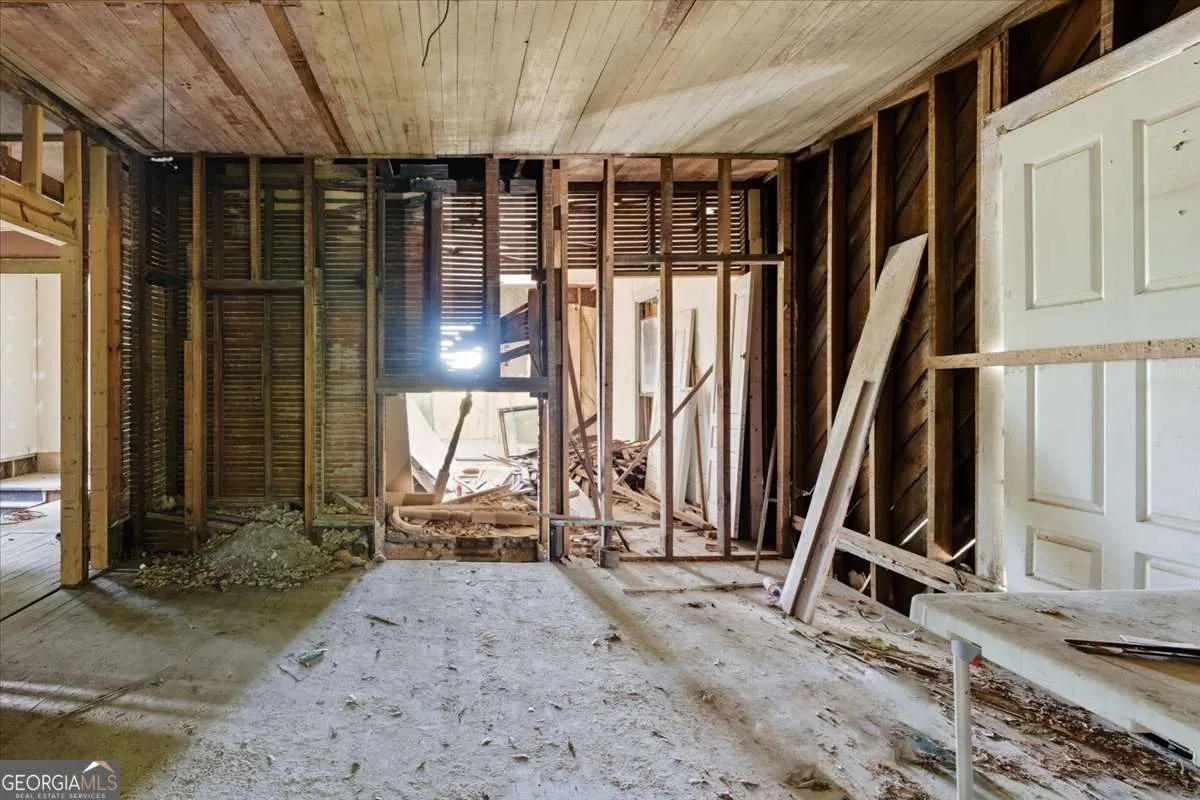 111 Bryan St W — photo 11 of 32
