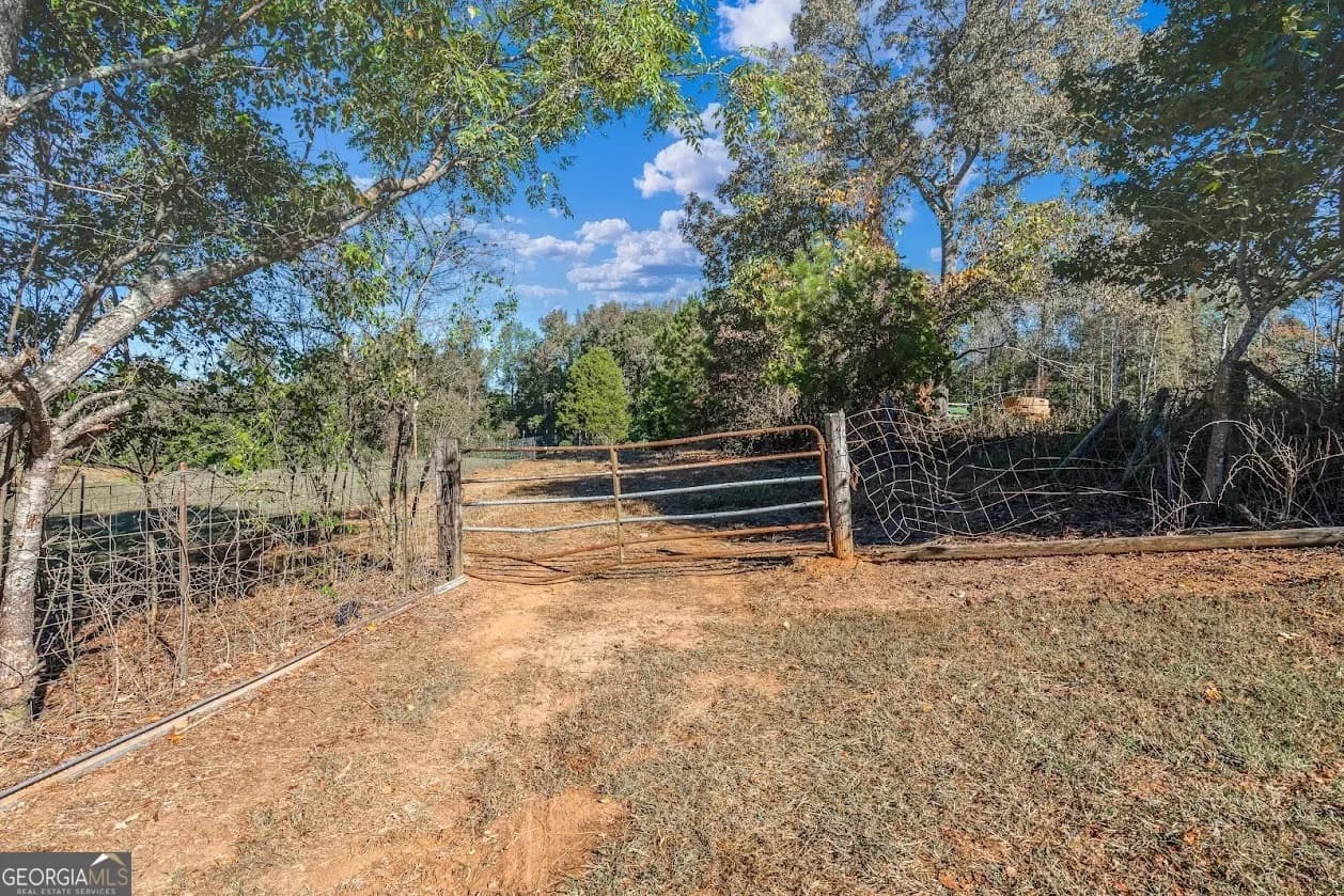 1075 Davis Rd — photo 3 of 23
