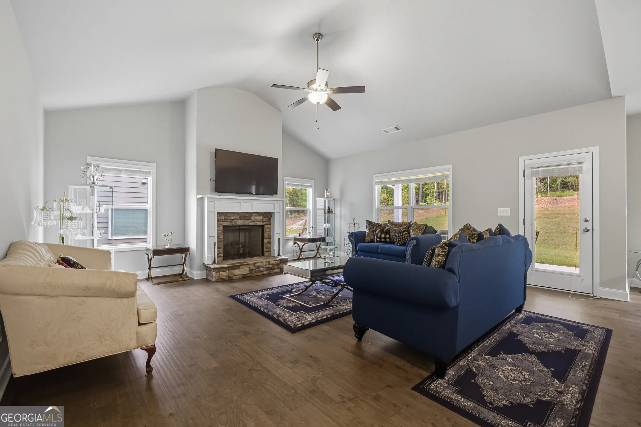 8325 Loch Lomand Ln — photo 6 of 31